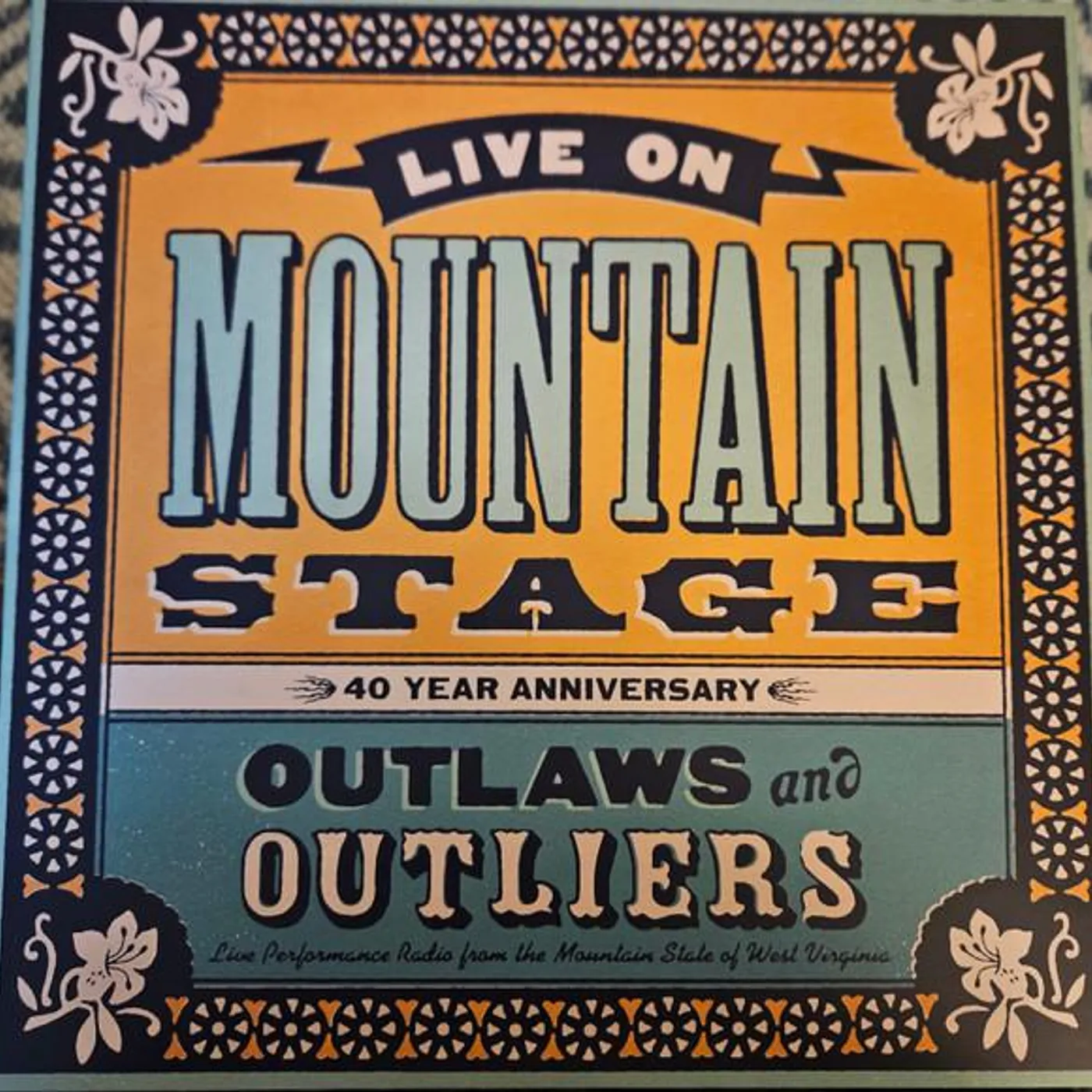 Various Artists  LIVE ON MOUNTAIN STAGE: OUTLAWS & OUTLIERS (2LP) Vinyl Record
