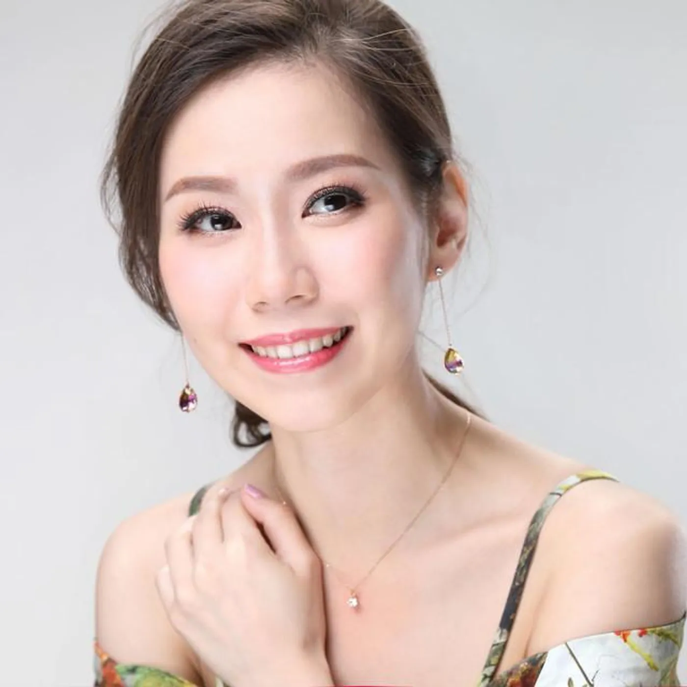 Connie Hau (侯慧寧)