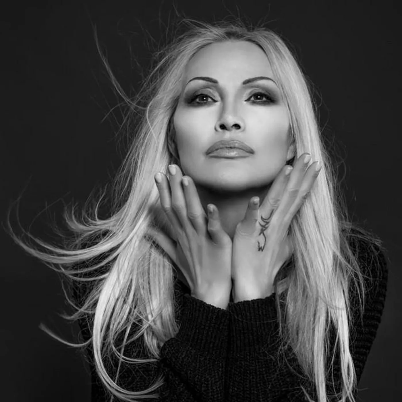 Anna Oxa Brand Page