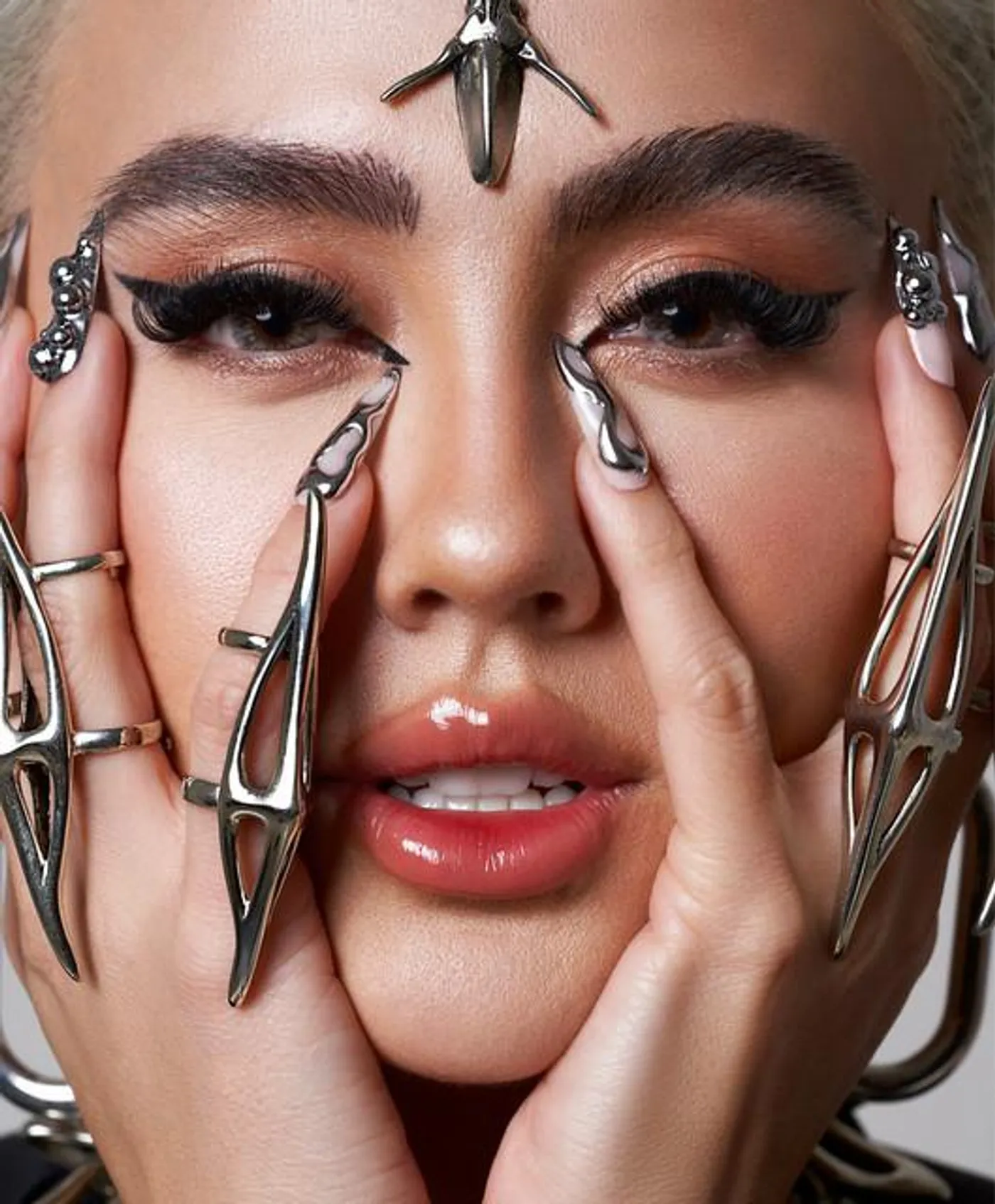 AGNEZ MO