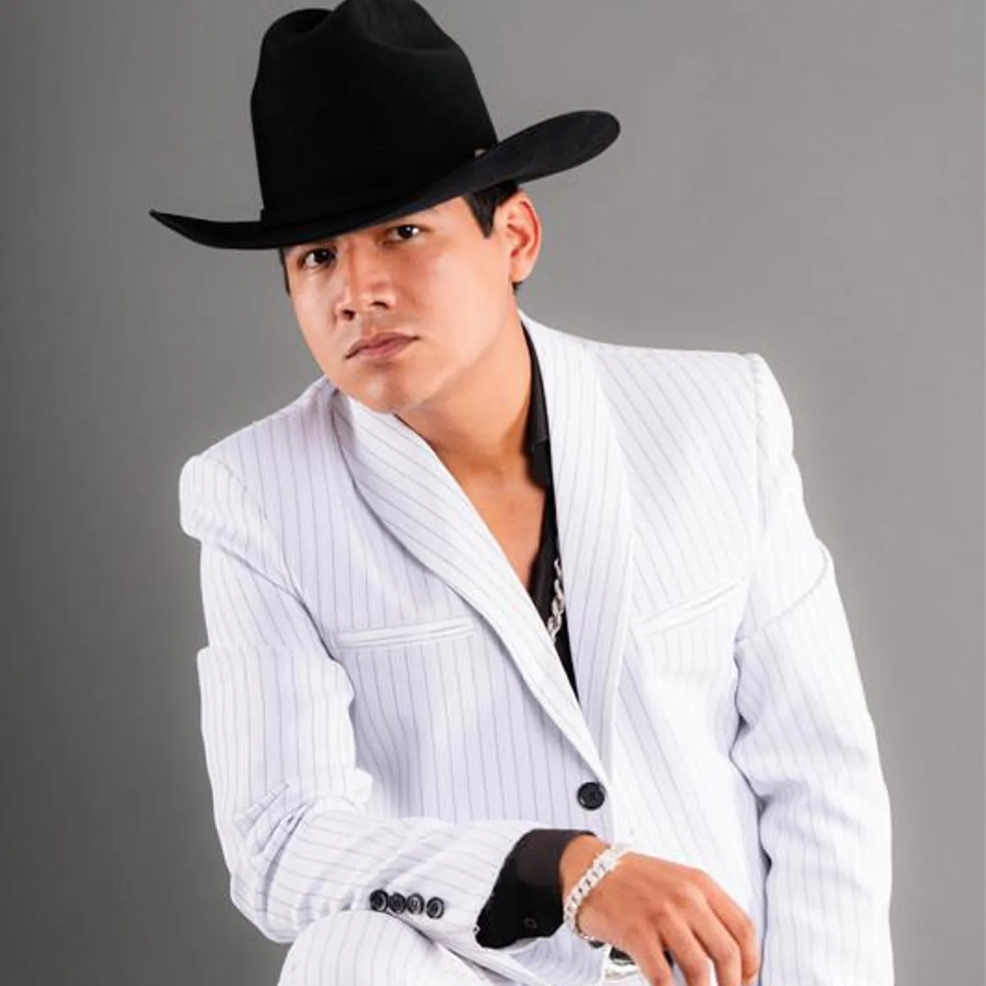 Alemi Bustos Brand Page