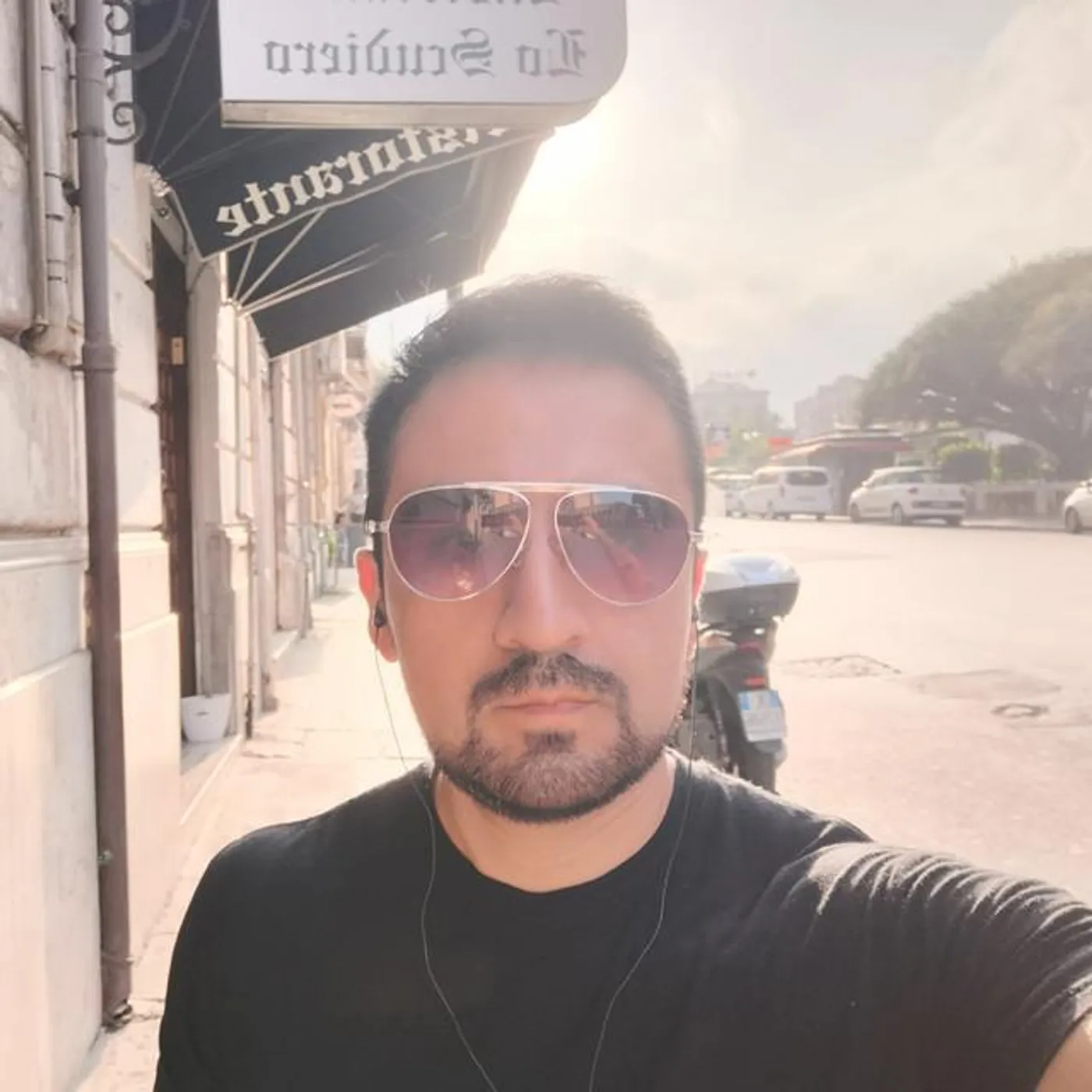 Armando Flores