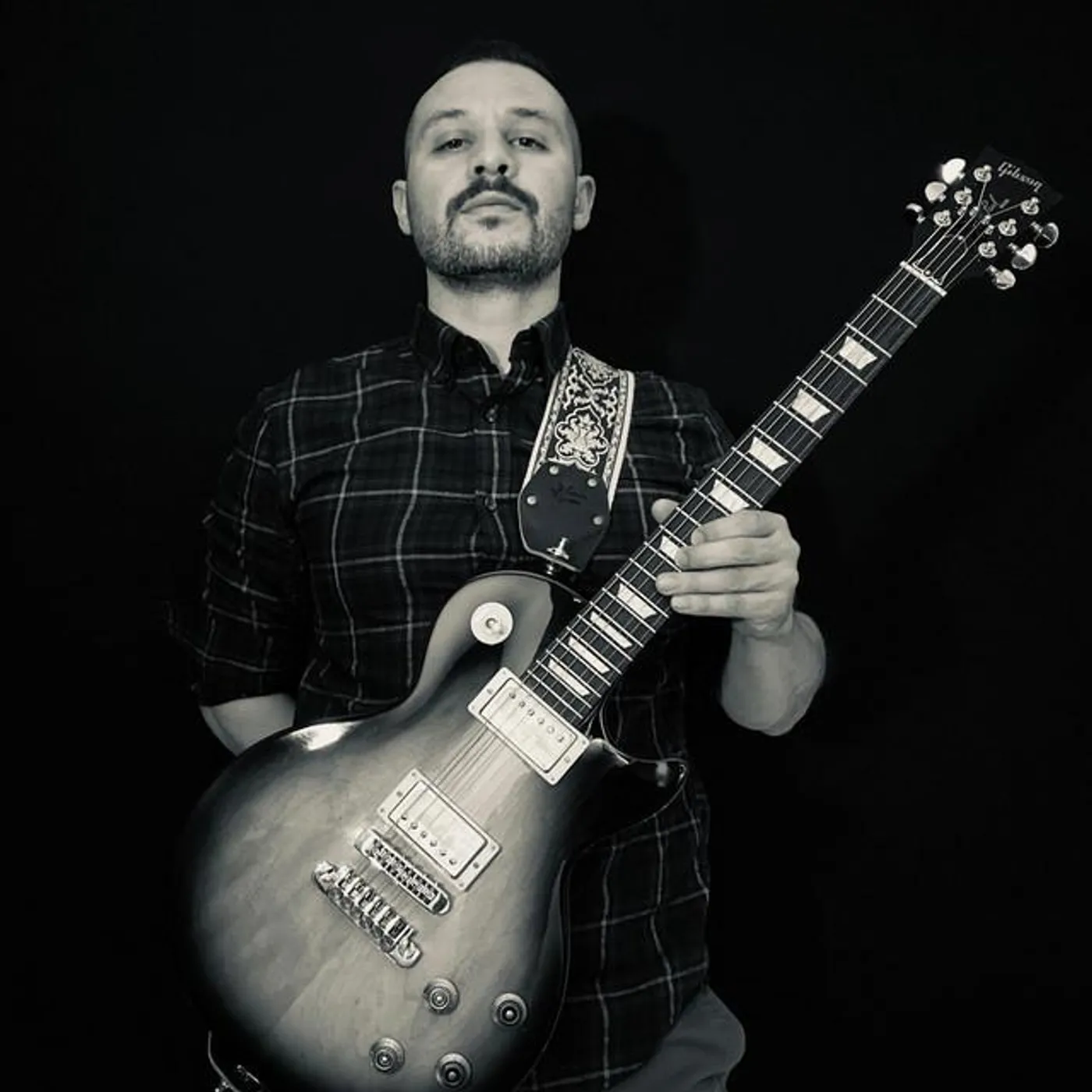Daniel D Santiago
