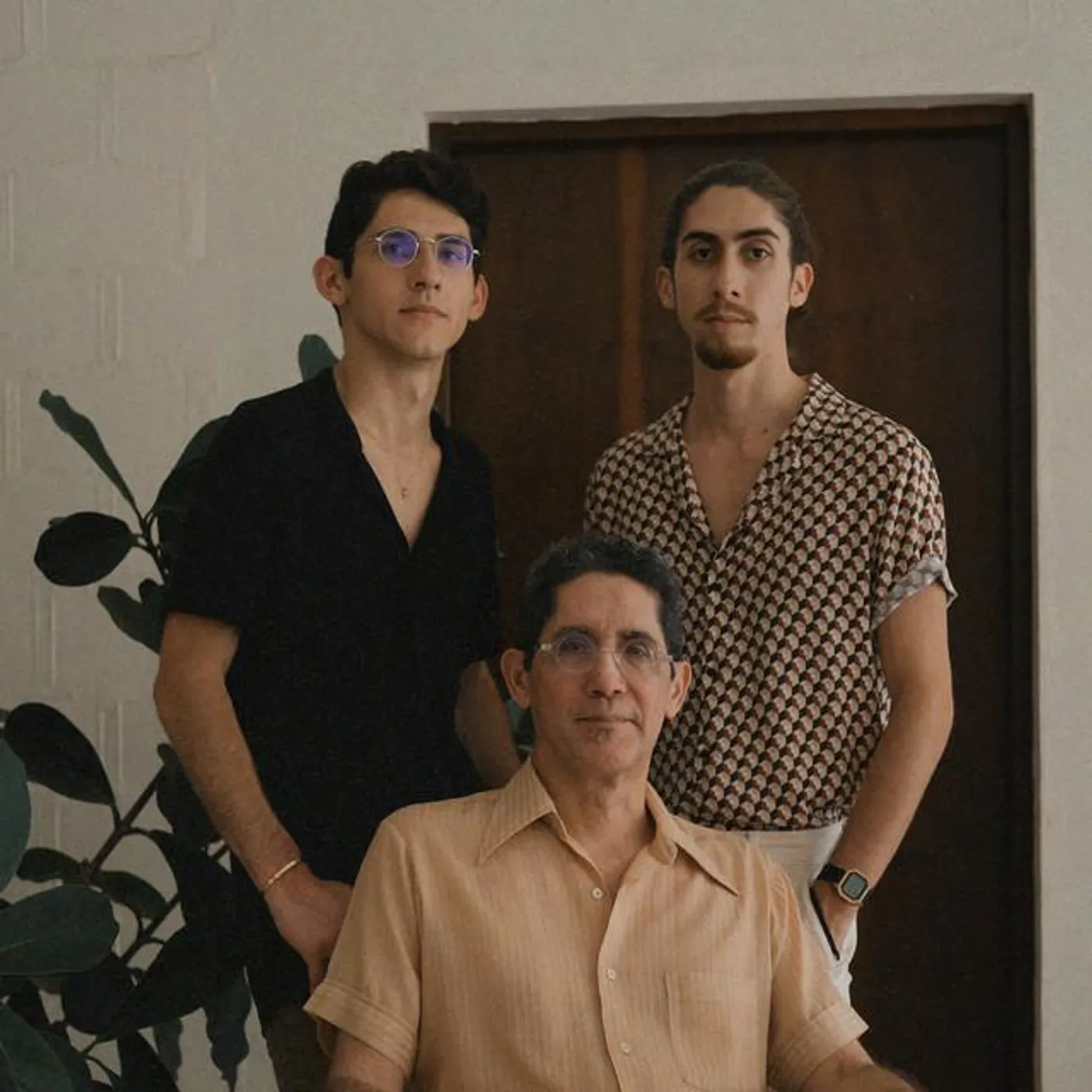 Del Mismo Racimo Brand Page
