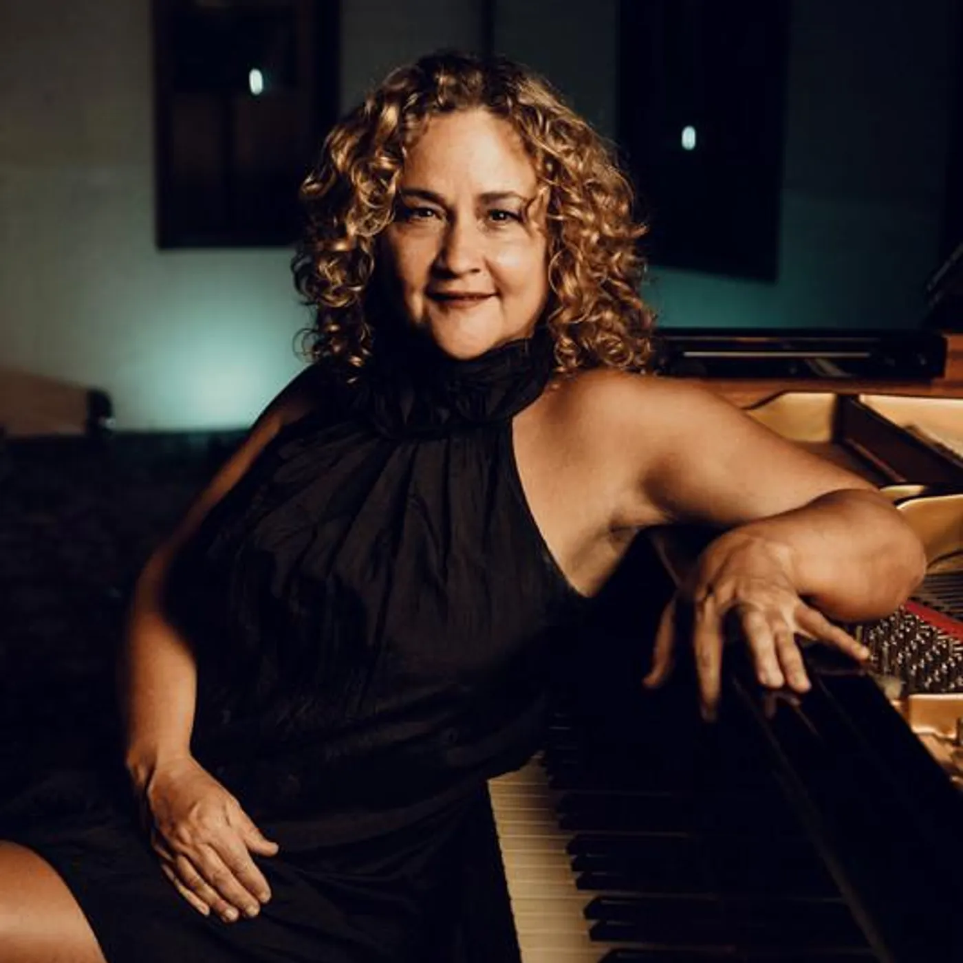 Delia Fischer Brand Page