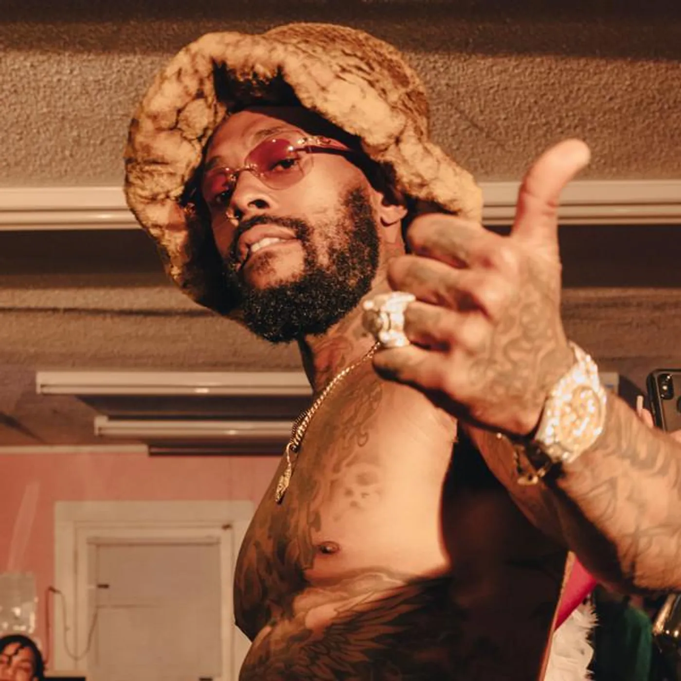 Deniro Farrar Brand Page