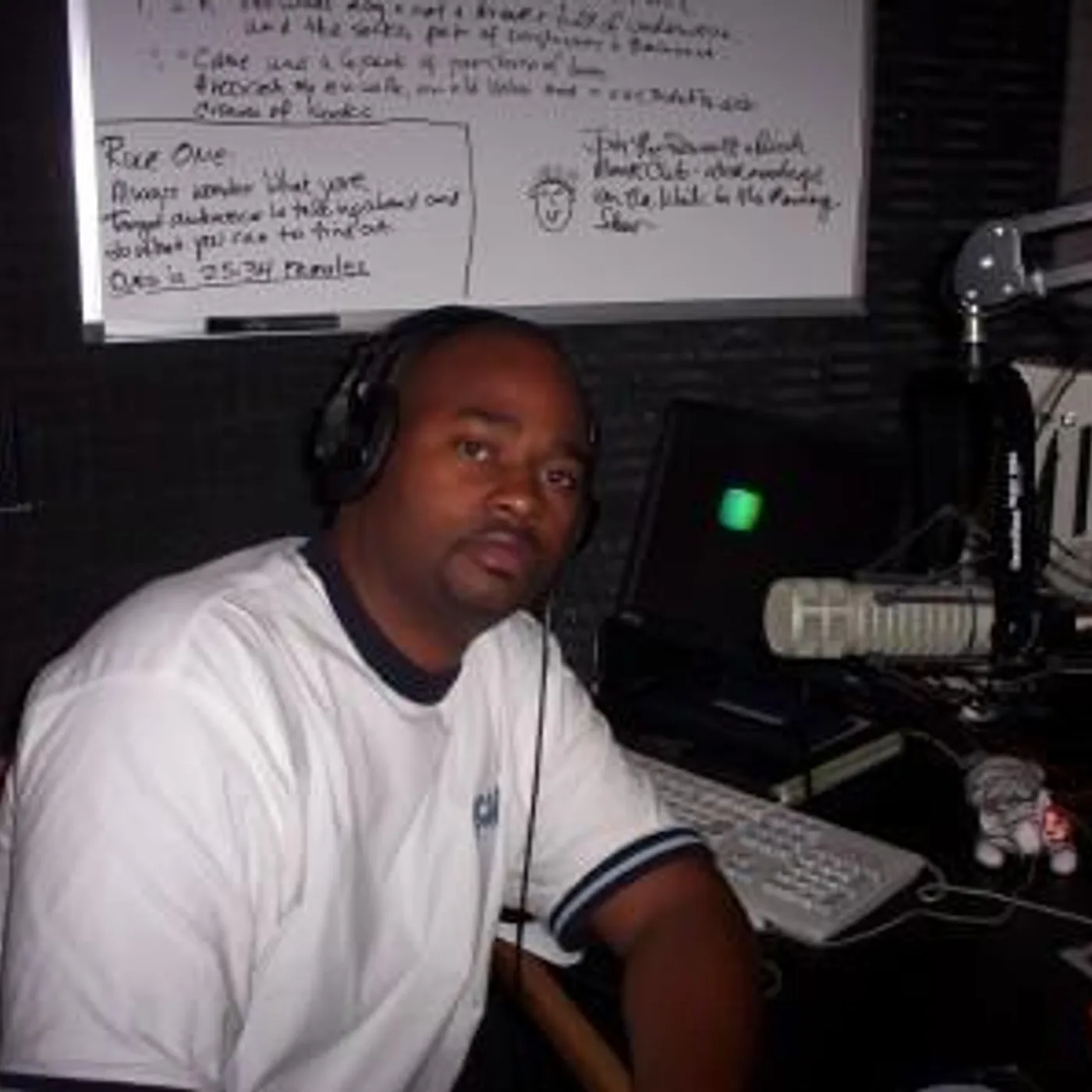 DJ DEW
