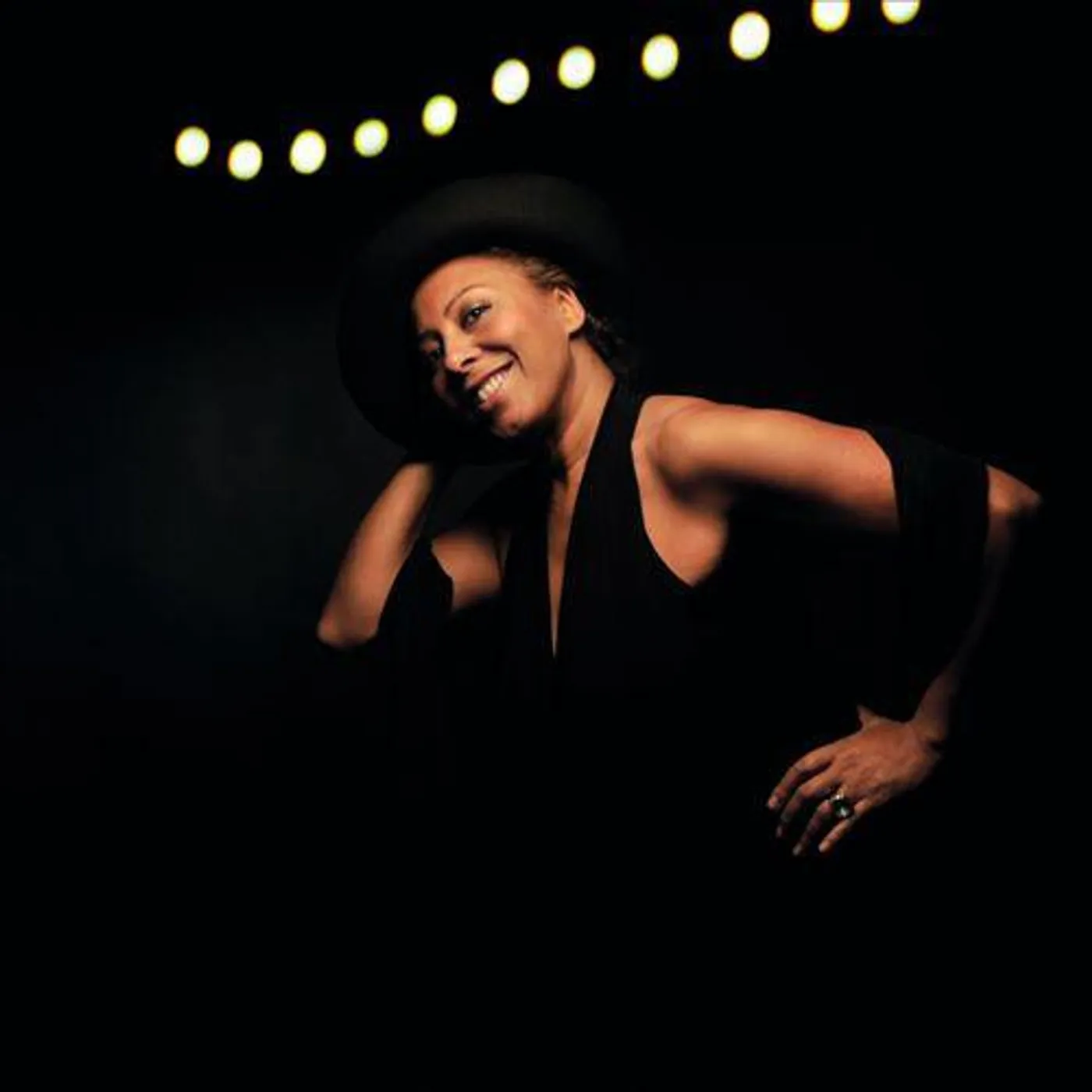 Elisabeth Kontomanou Brand Page