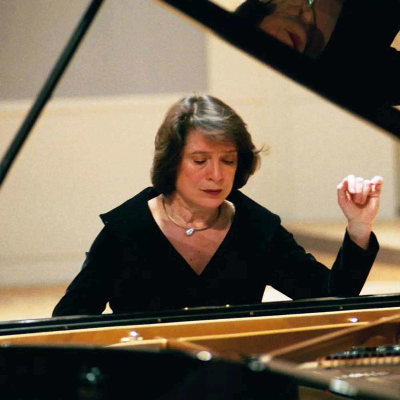 Elisabeth Leonskaja Brand Page