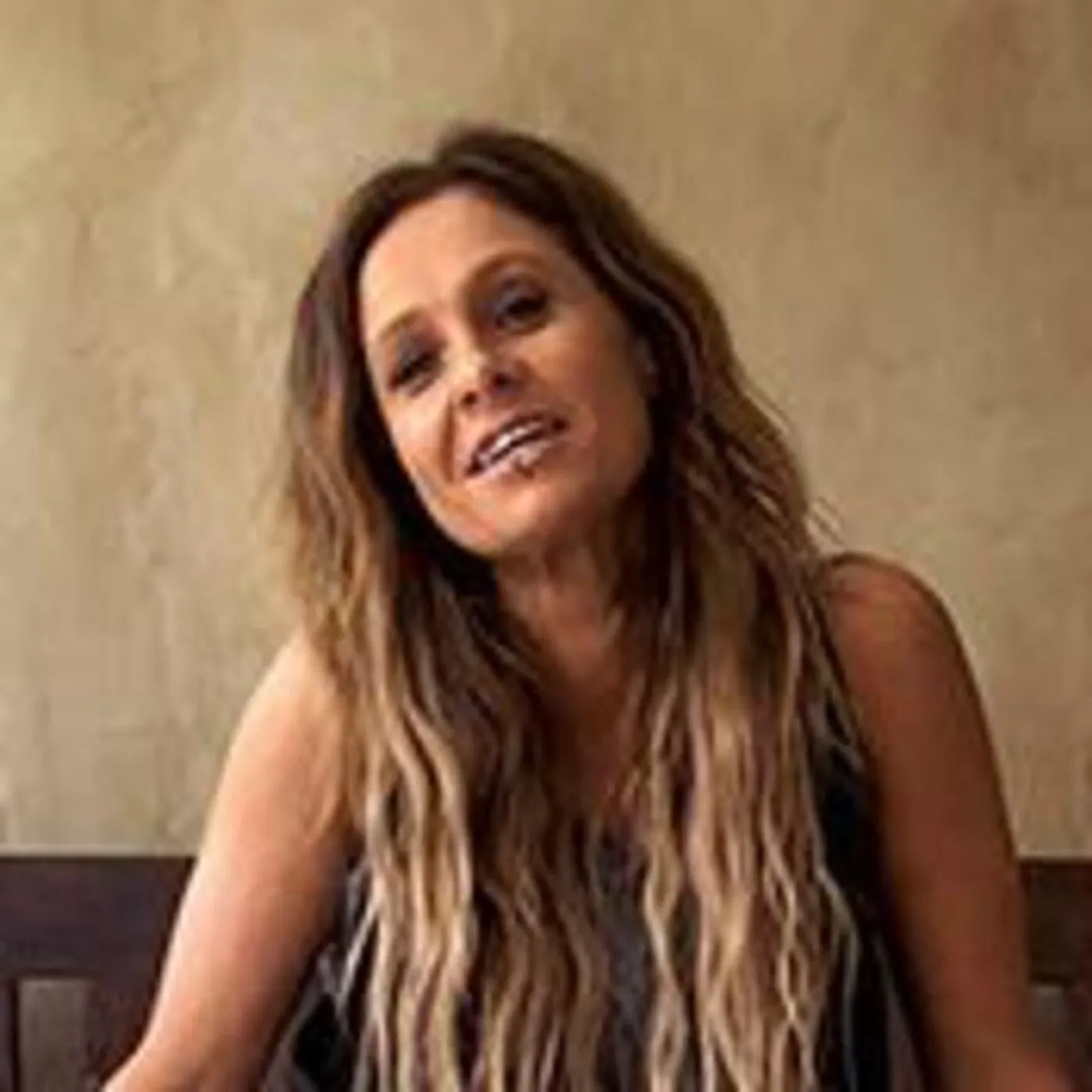 Kasey Chambers Brand Page