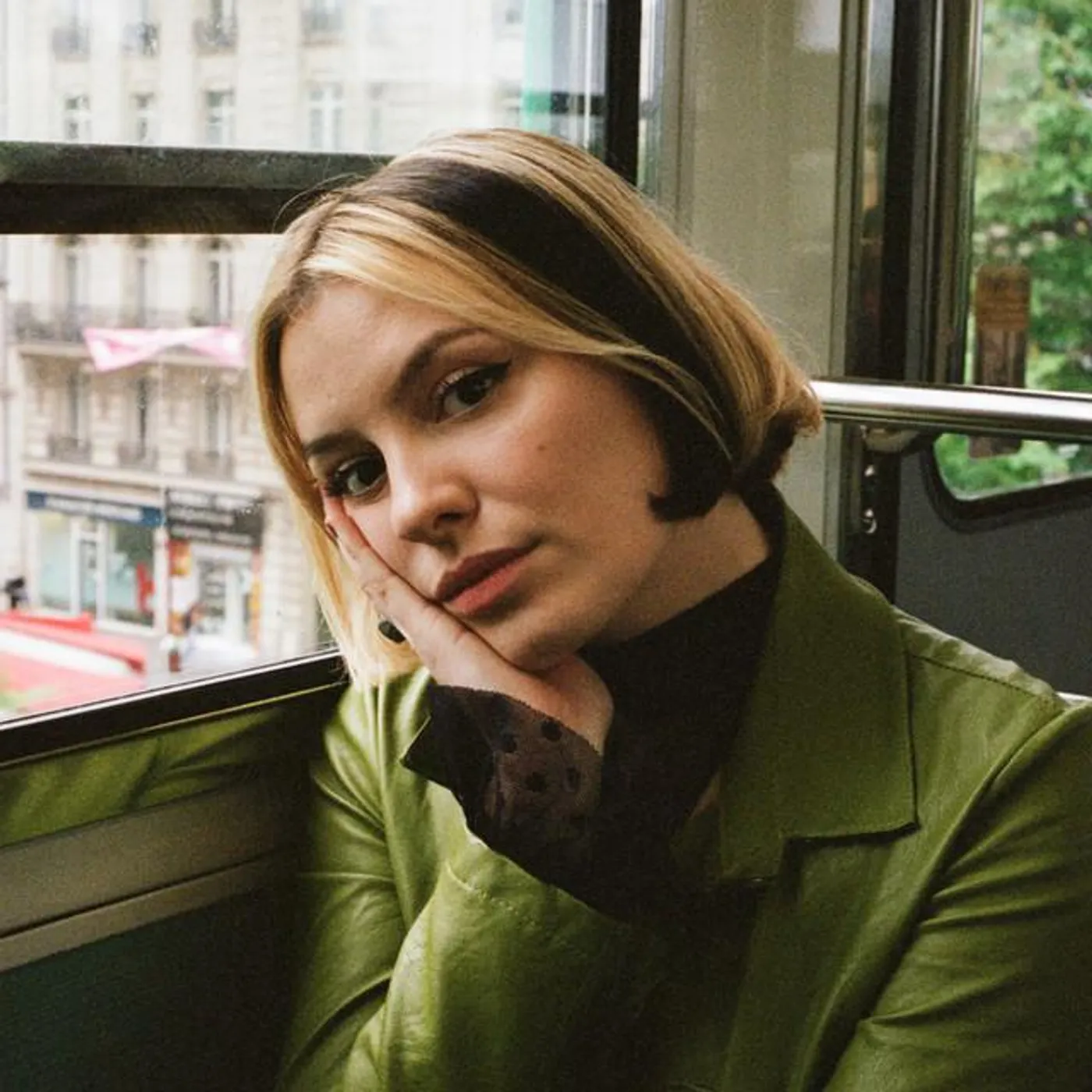 Hélène Sio Brand Page