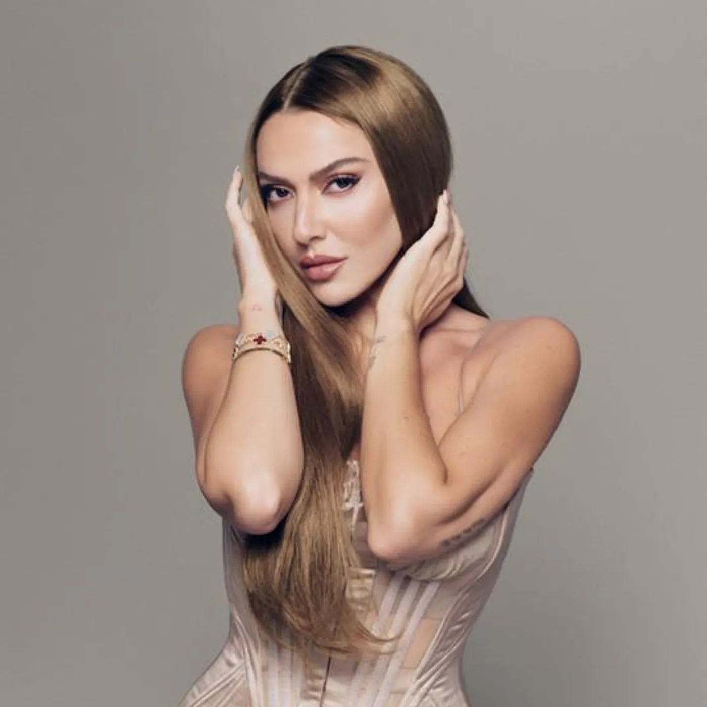 Hadise Brand Page
