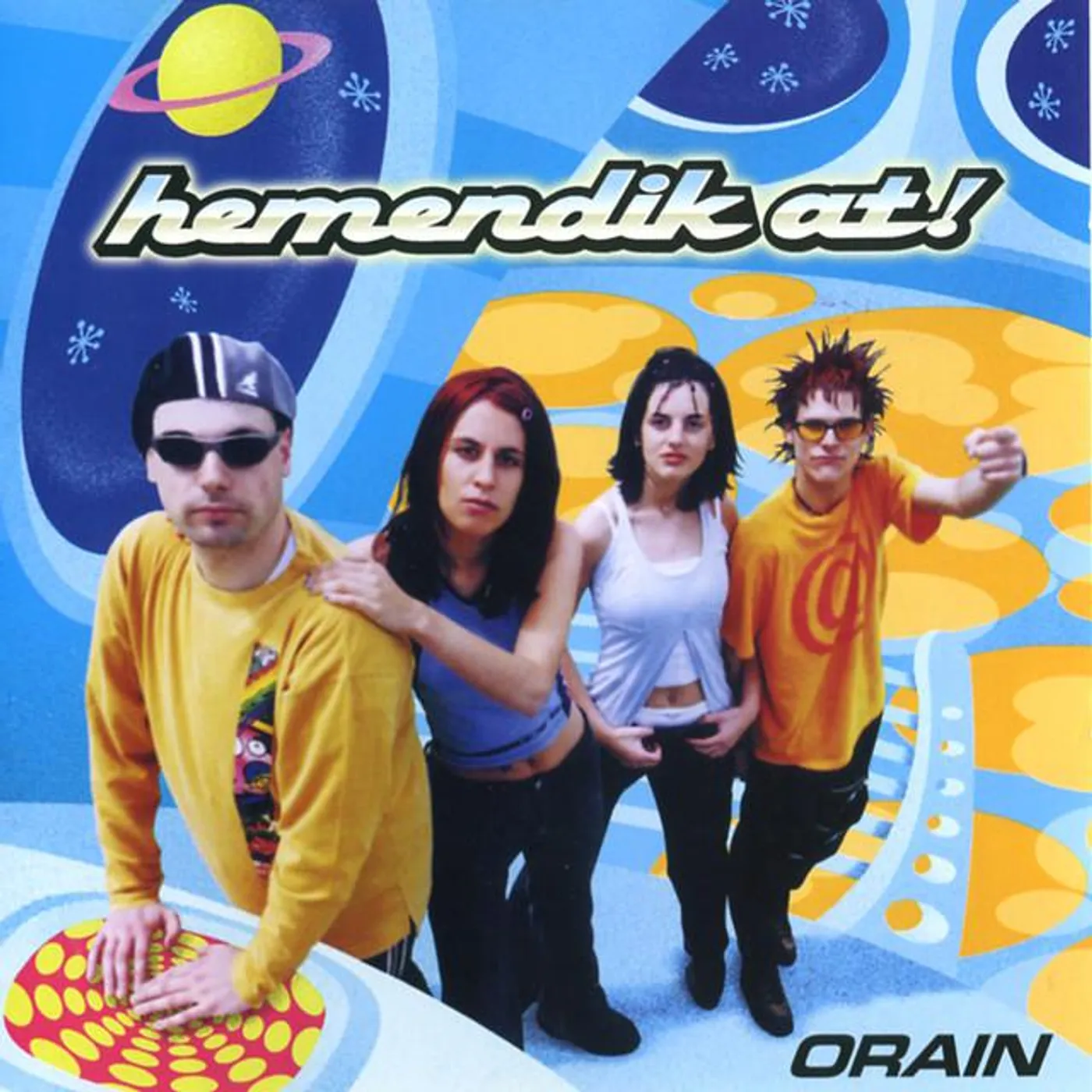 Hemendik At