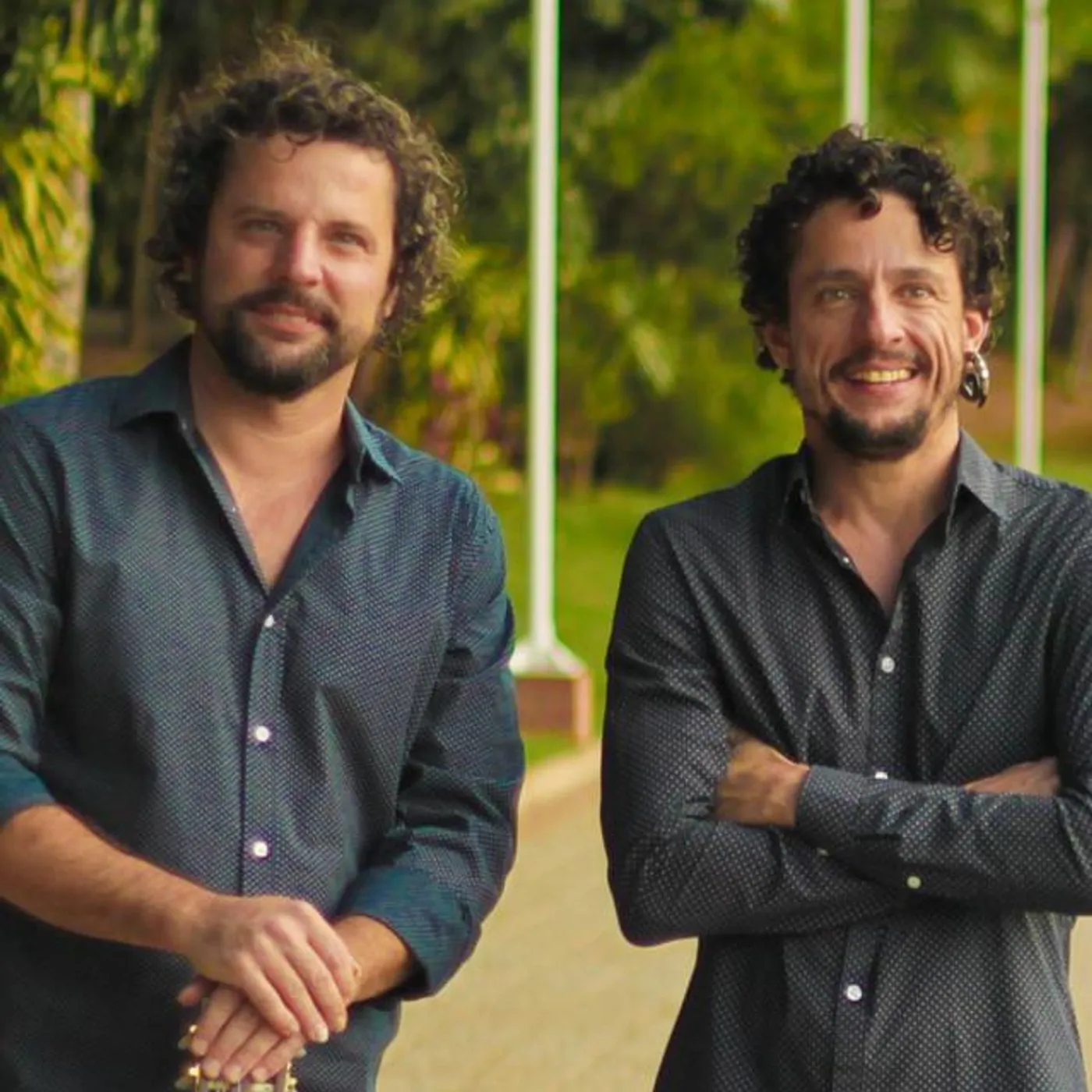 Irmãos Lora Brand Page