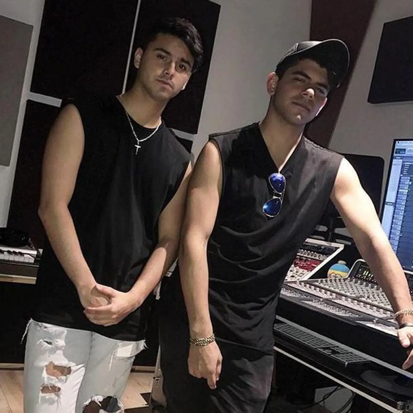 Jota Y Leo