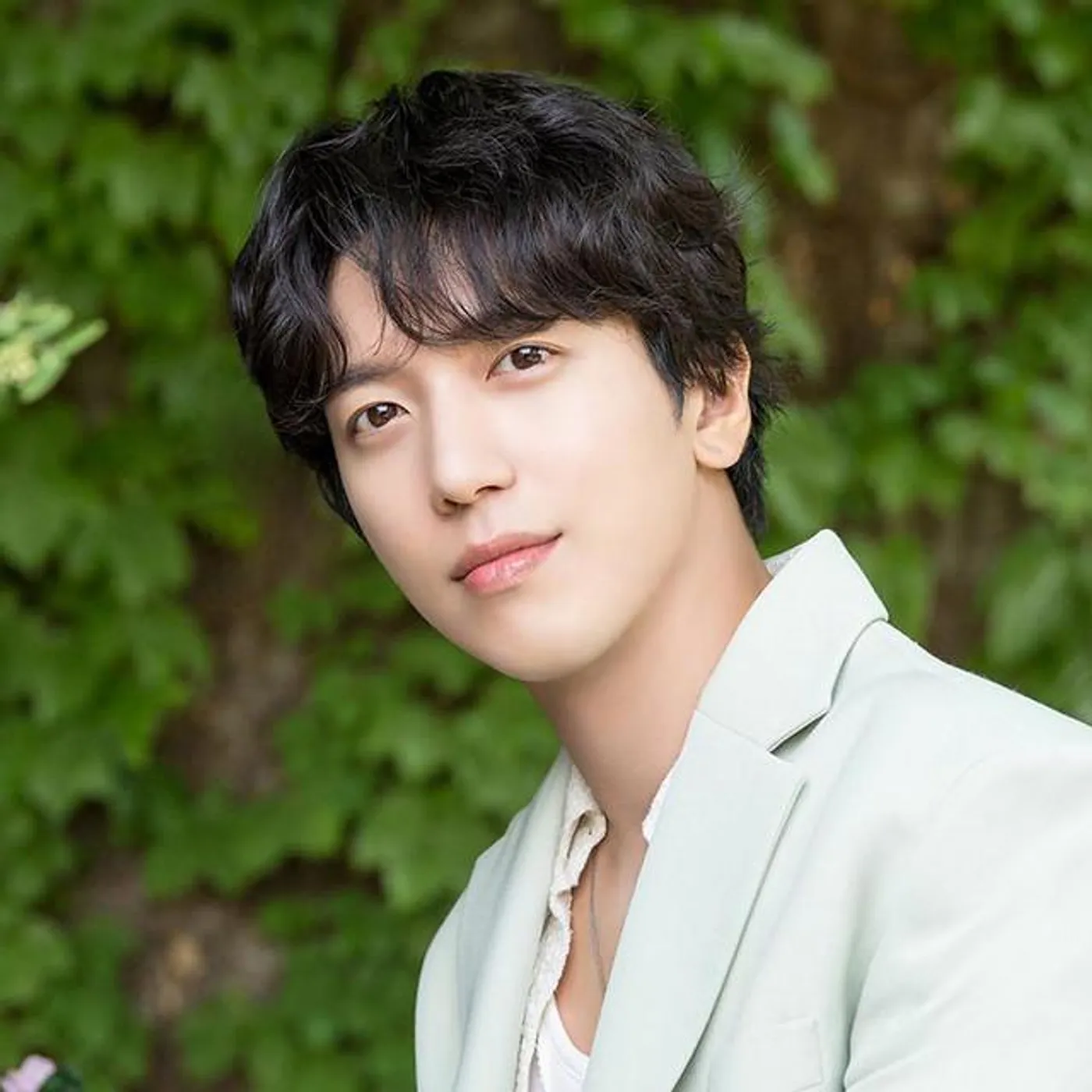 Jung Yong Hwa Brand Page