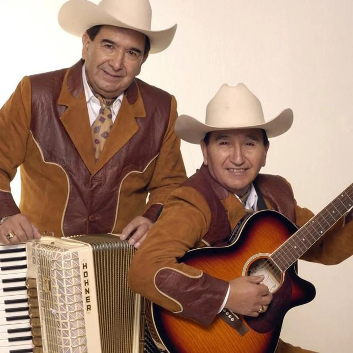 Los Hermanos Bustos Brand Page