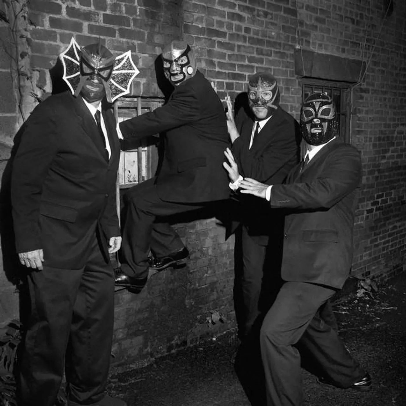 Los Straitjackets Brand Page