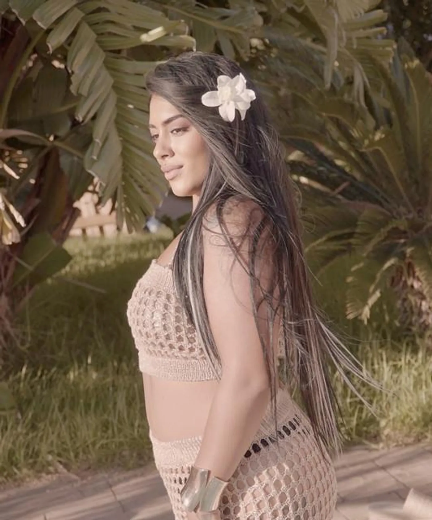 La Negra Flores