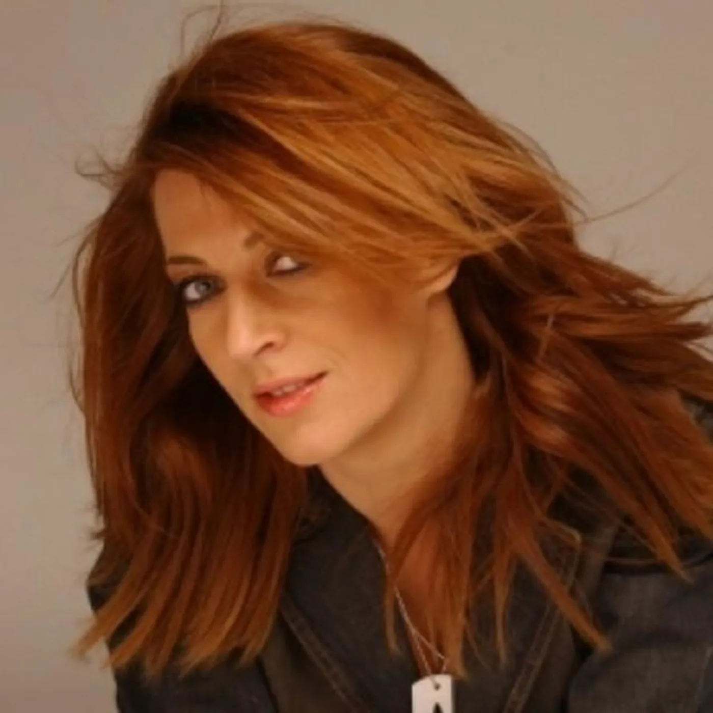 Laura Stoica Brand Page