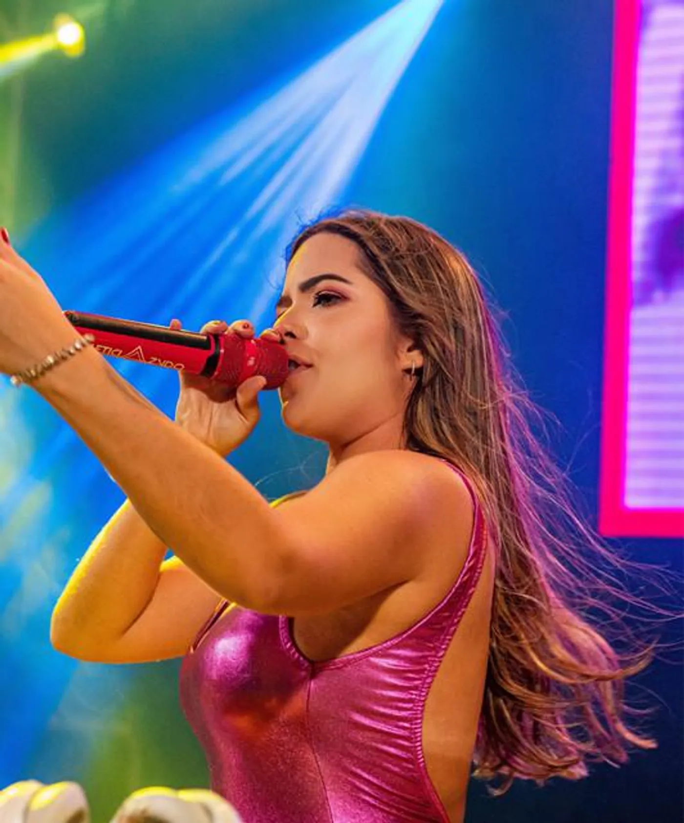Letícia Azvdo