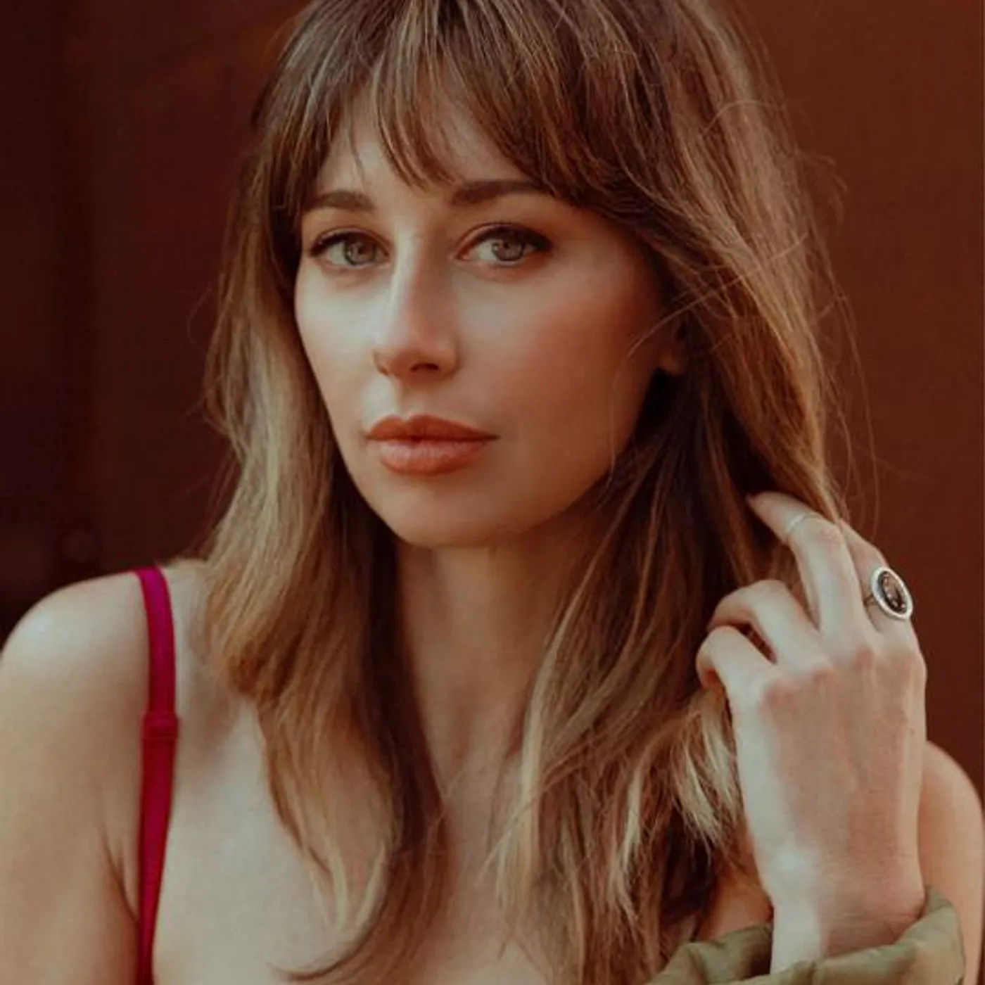 Lera Lynn Brand Page