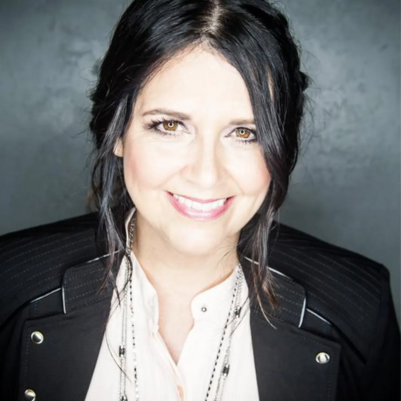 Leslie Mckee Brand Page