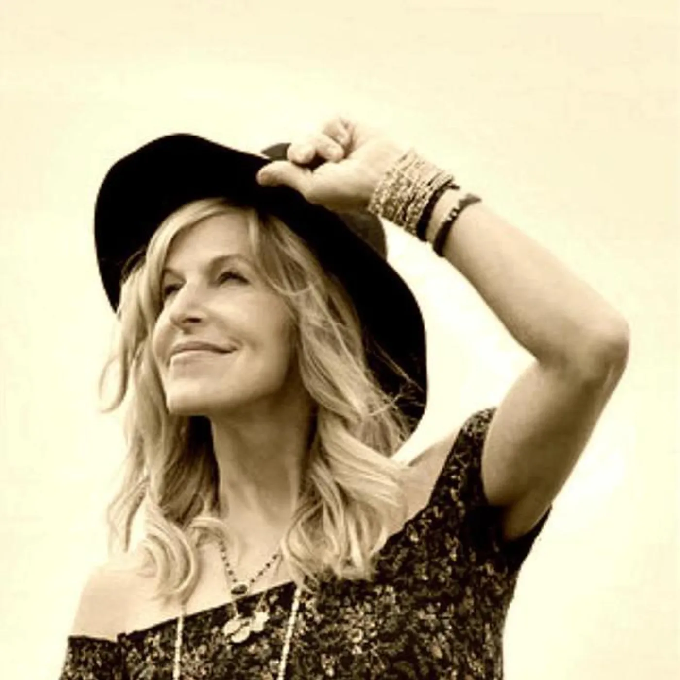 Lizanne Knott Brand Page