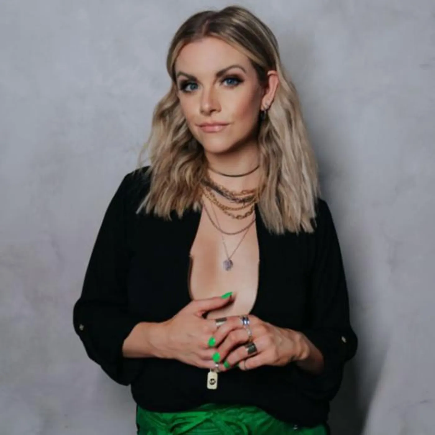 Lindsay Ell Brand Page
