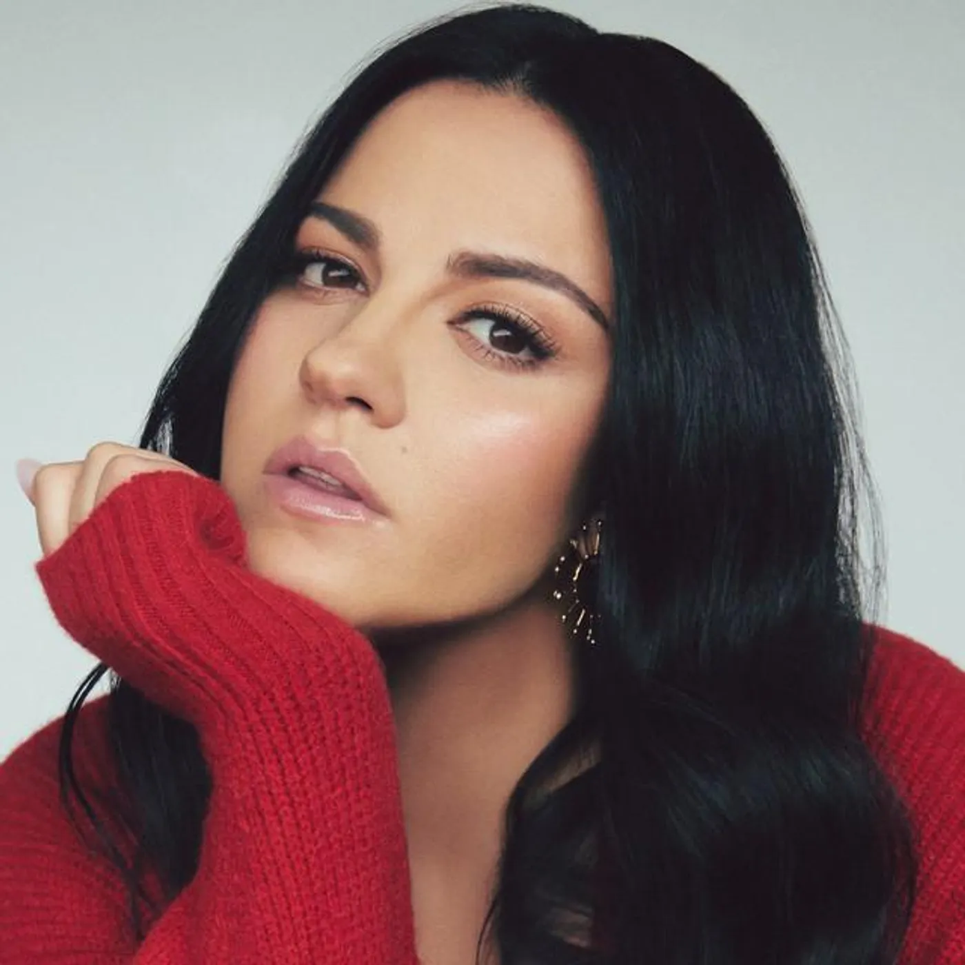 Maite Perroni Brand Page