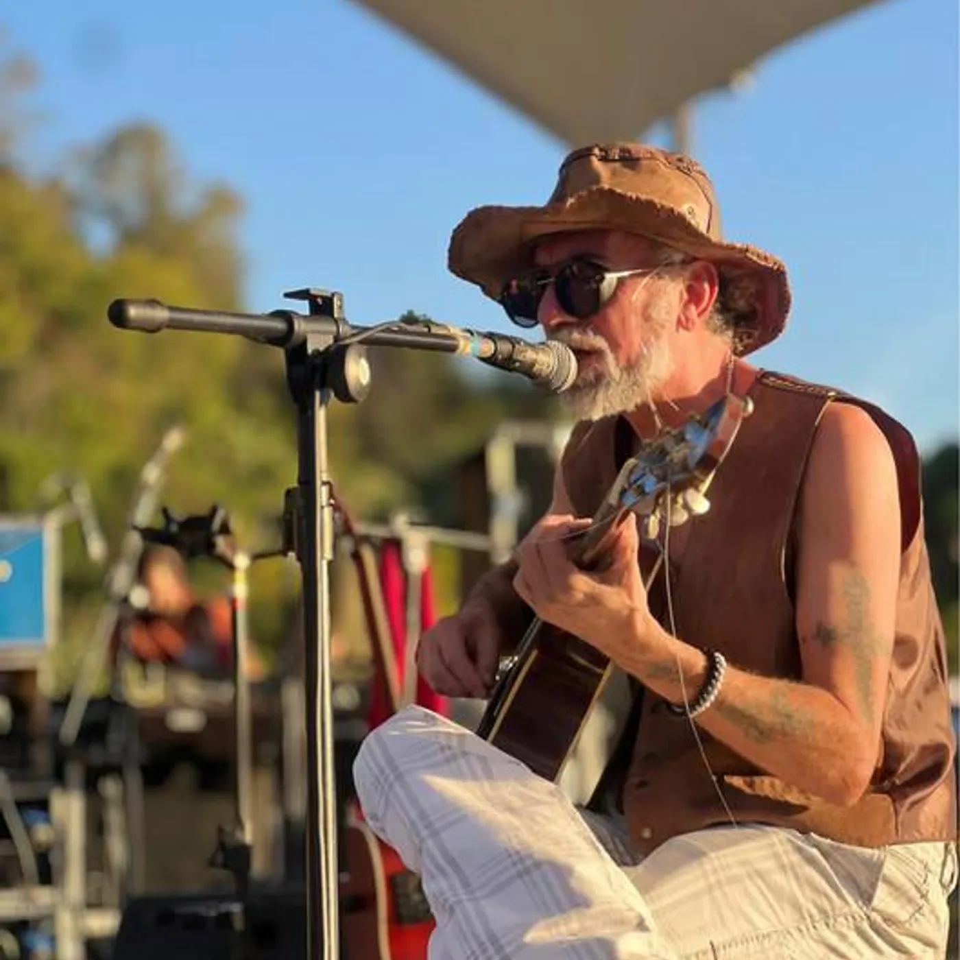 Neto Trindade Brand Page