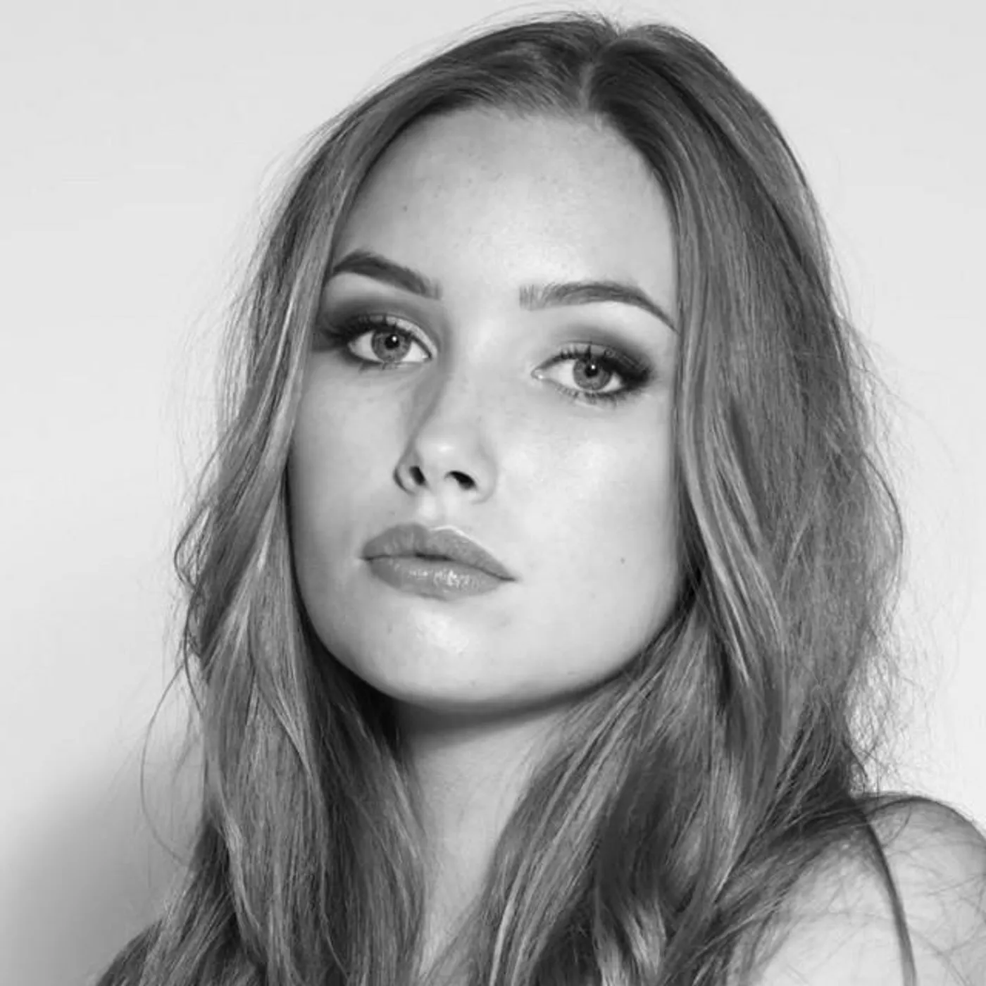 Sara Farell Brand Page
