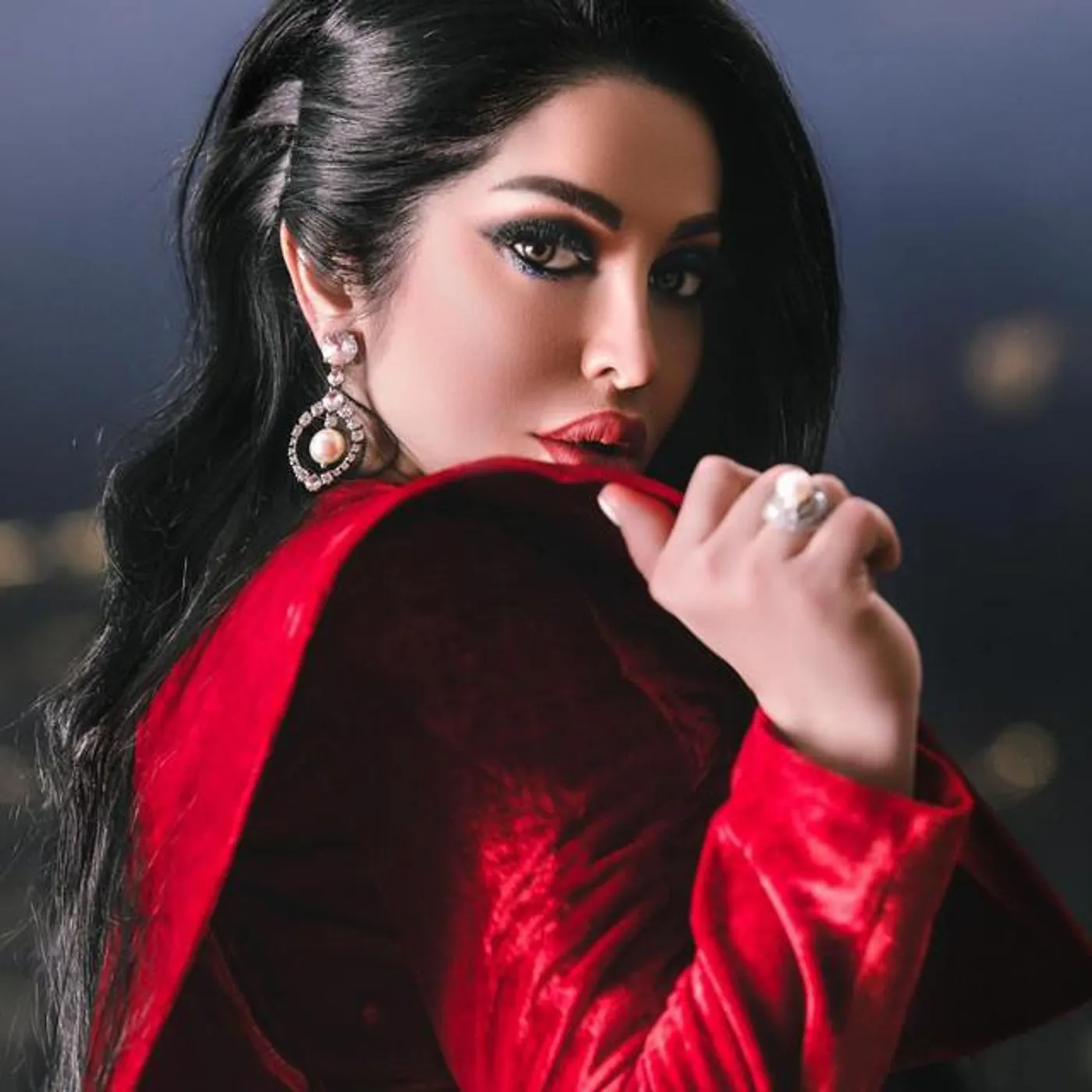 Shabnam Surayo