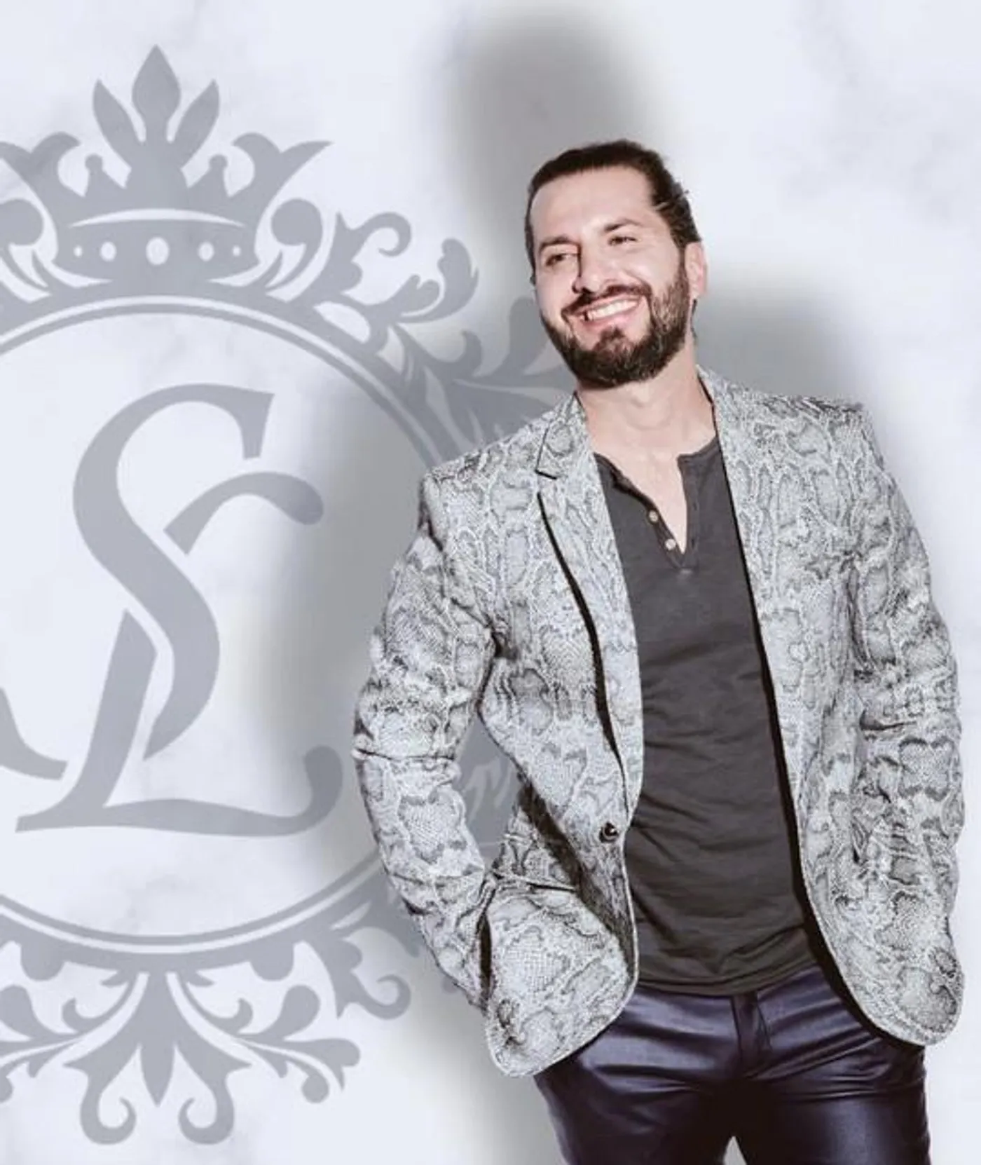 Simón León