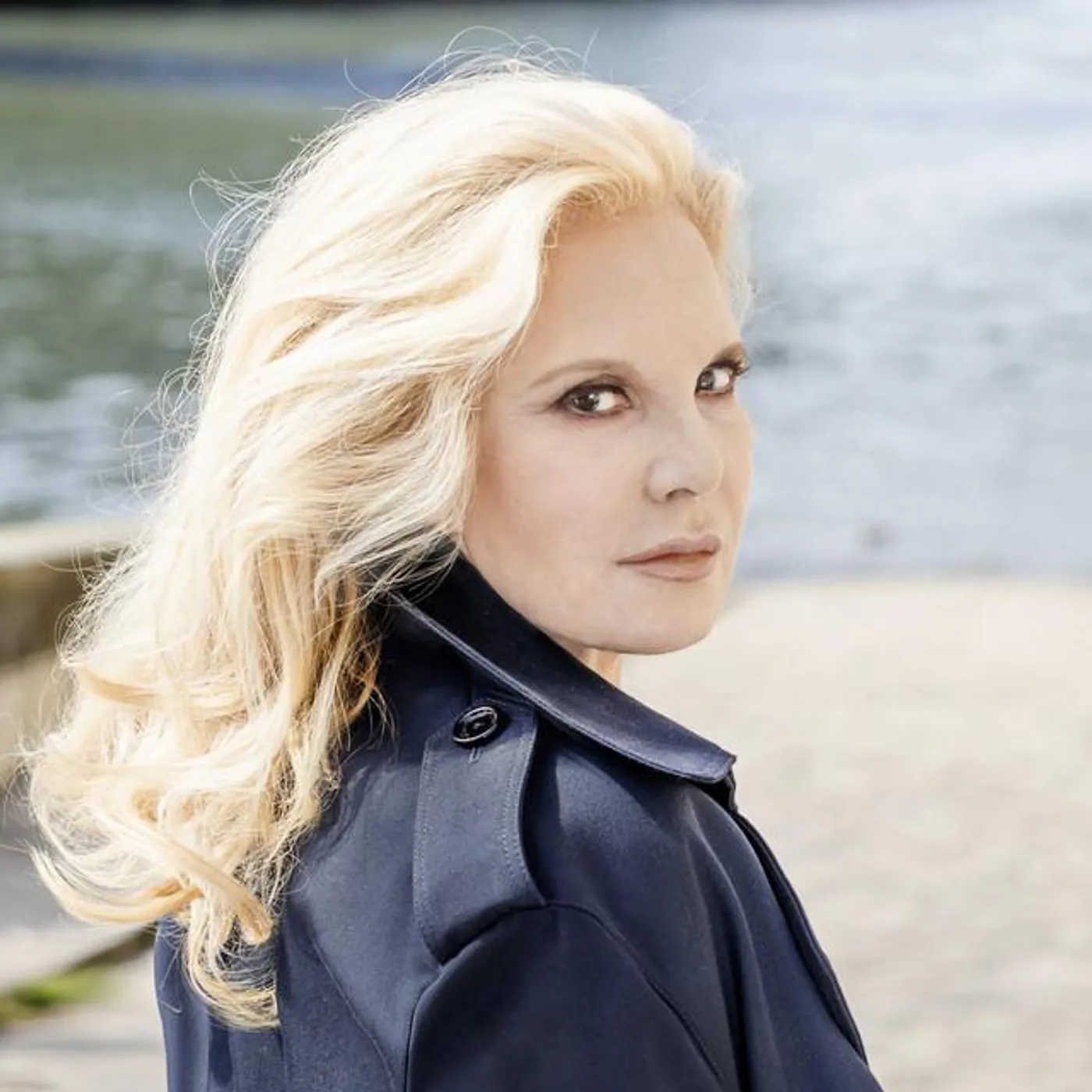 Sylvie Vartan Brand Page