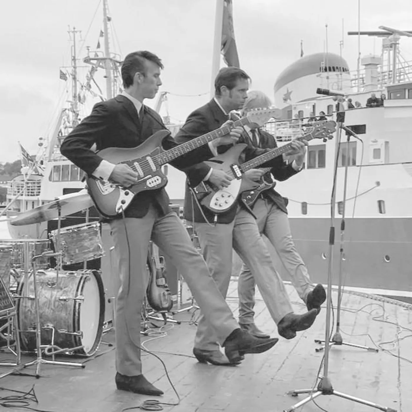 Perry Dear & The Deerstalkers