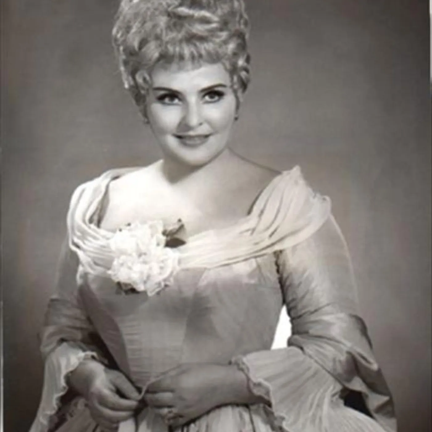 Pilar Lorengar Brand Page