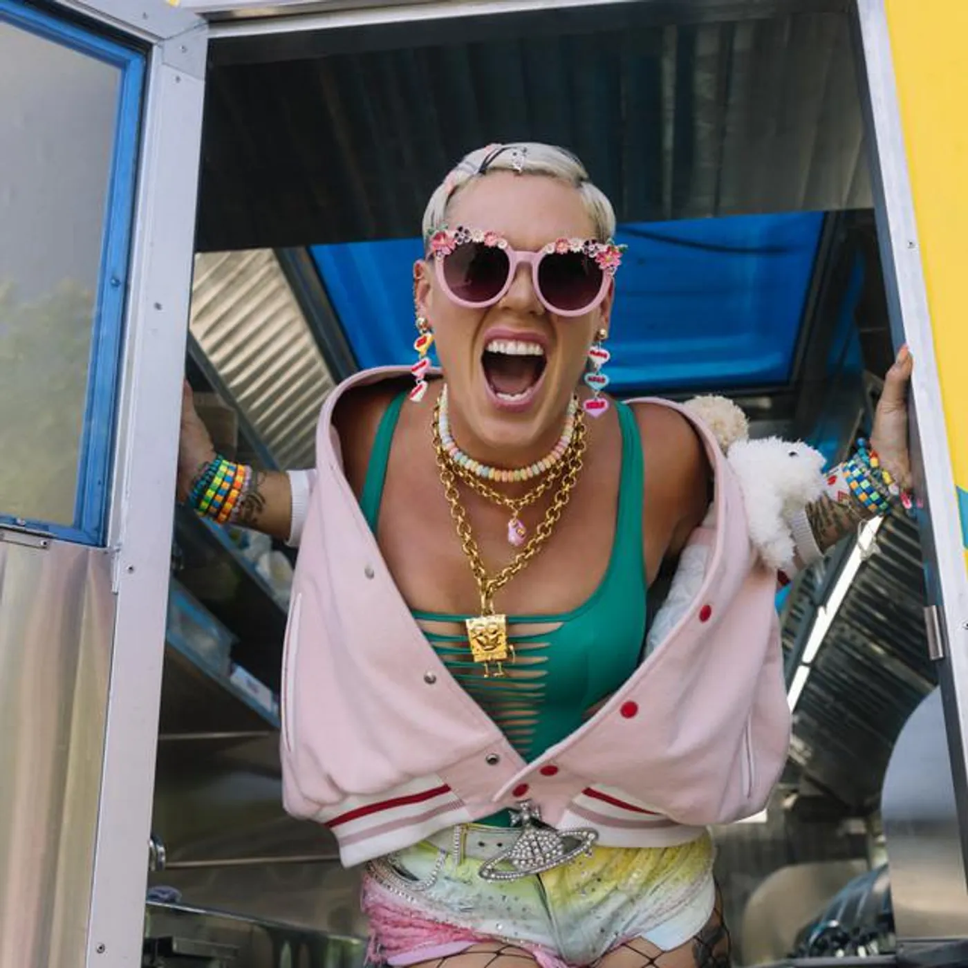 P!nk Brand Page