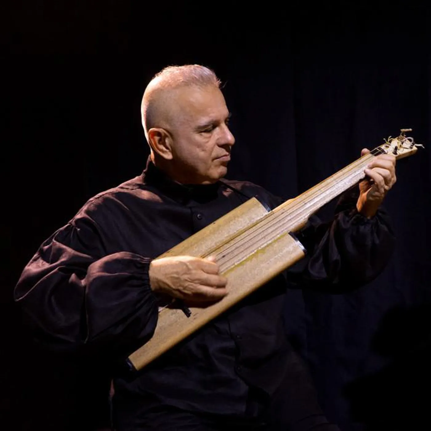 Roberto Corrêa Brand Page