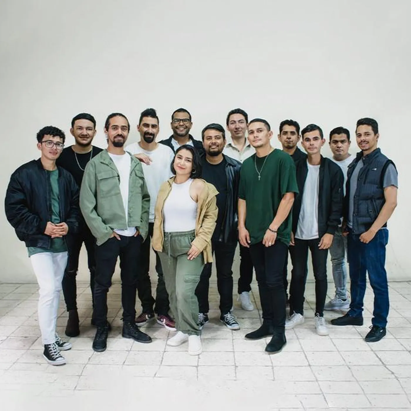 Revolución Total Brand Page