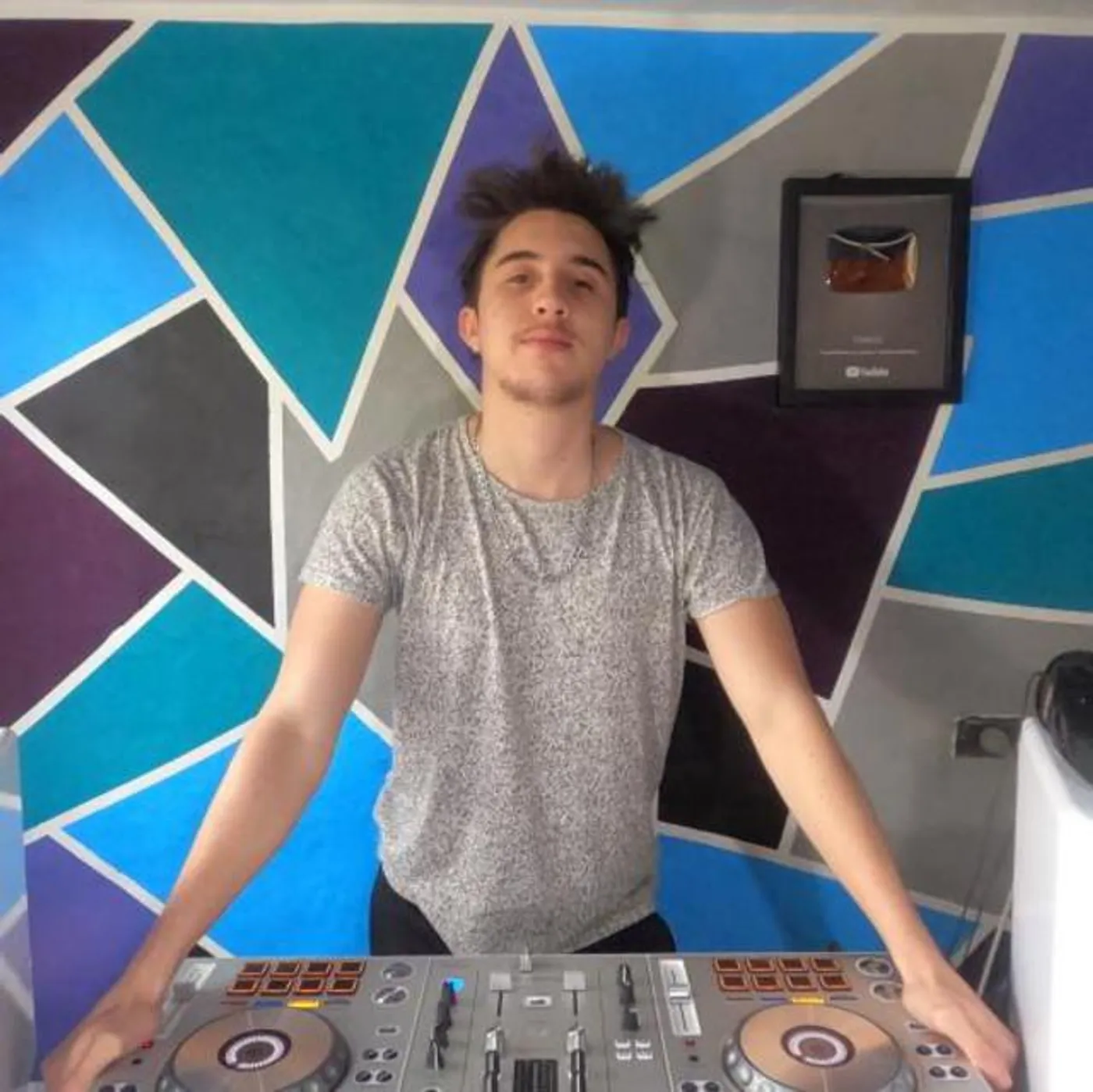 Tomi DJ