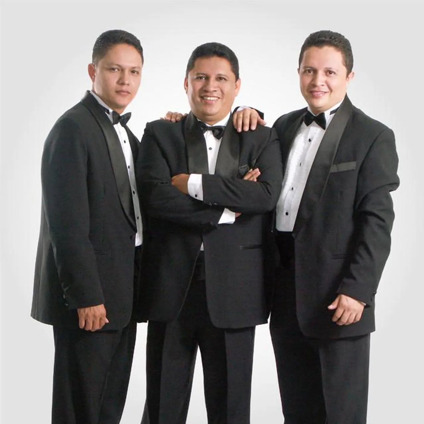 Trio Hermanos Devia Brand Page