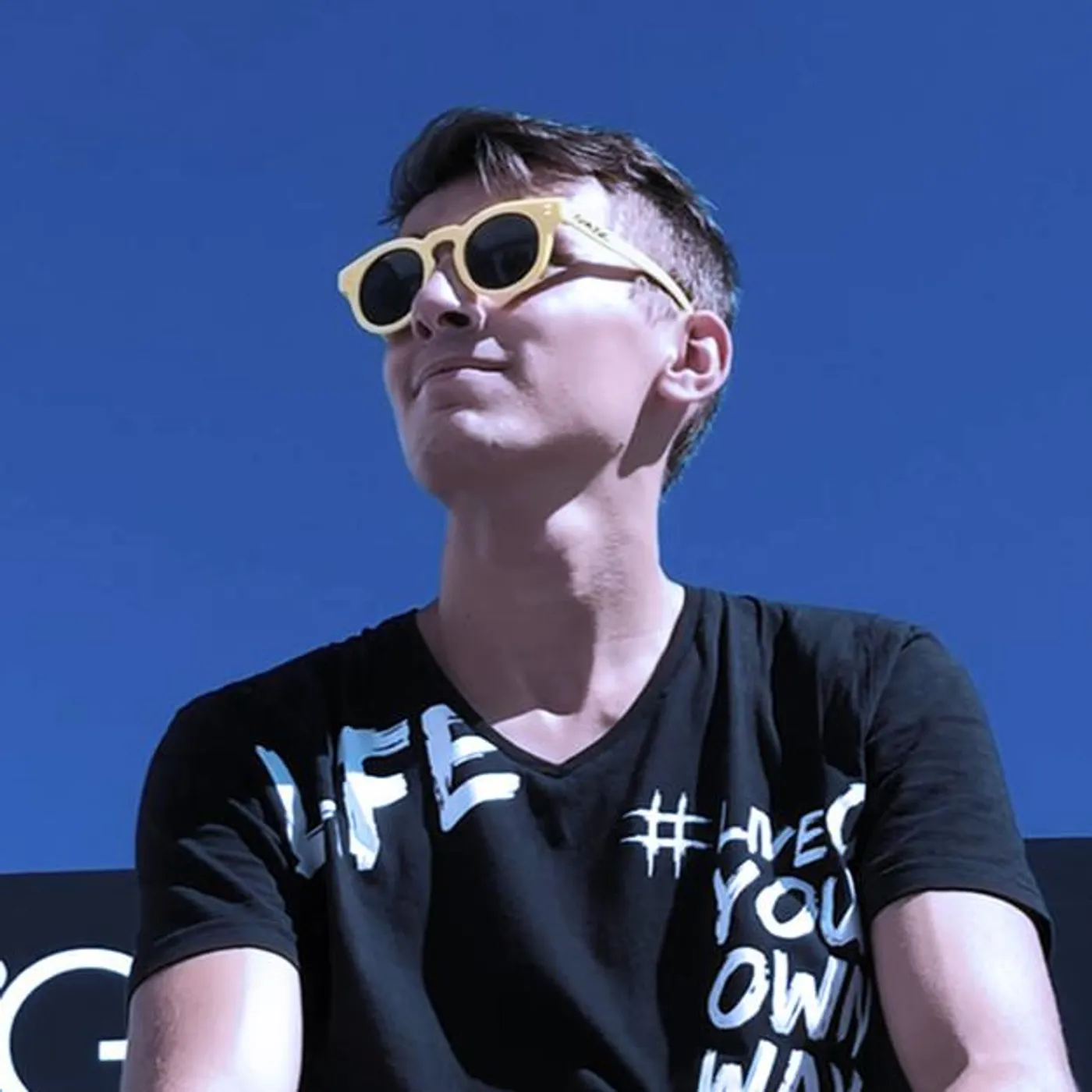 Yvan Dans Ton Écran Brand Page