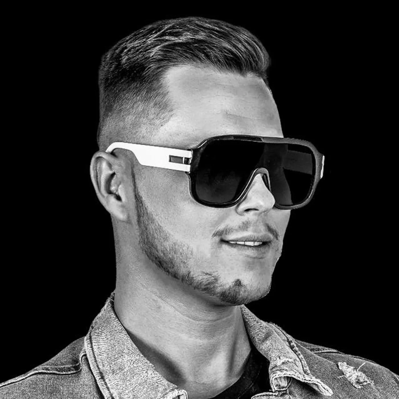 Zareh Kan Brand Page