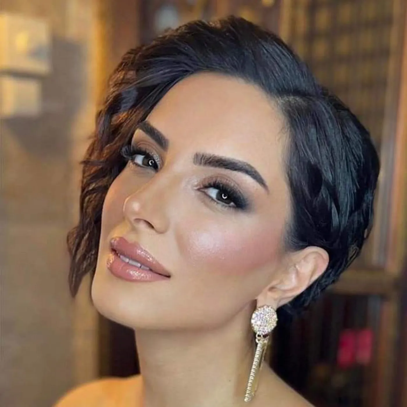 Özlem Özdil Brand Page