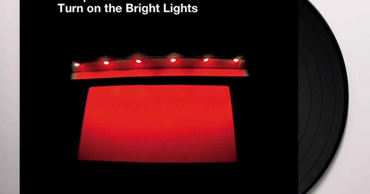 Interpol – Turn On The Bright Lights  LP eyJidWNrZXQiOiJtZXJjaGJhci1pbW