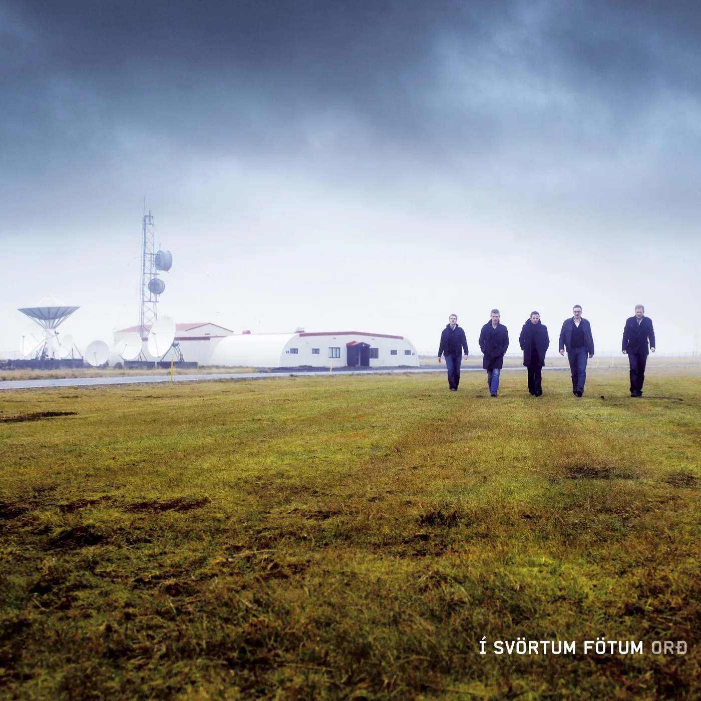 Í svörtum fötum - Orð