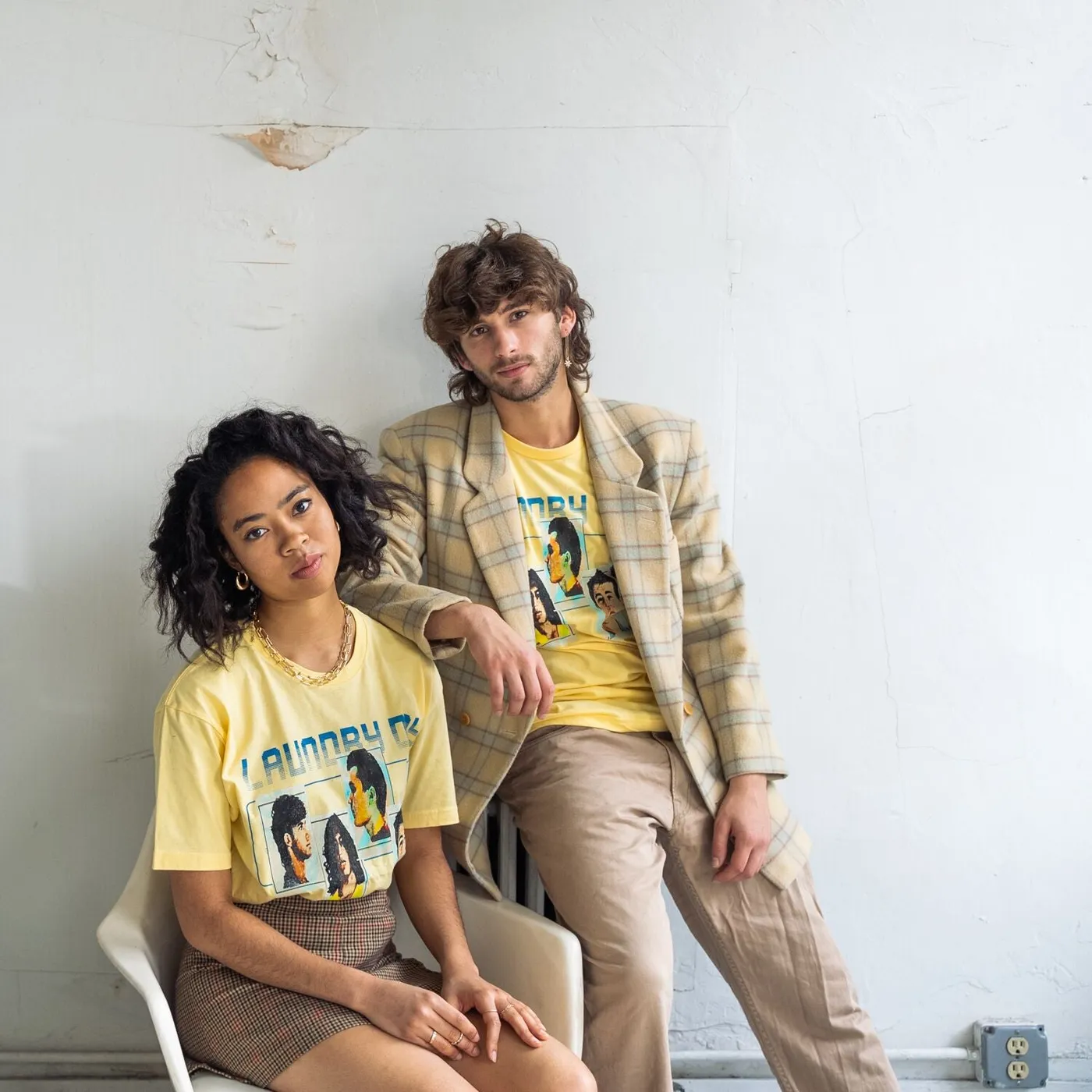 LAUNDRY DAY 80's Vibes T-Shirt