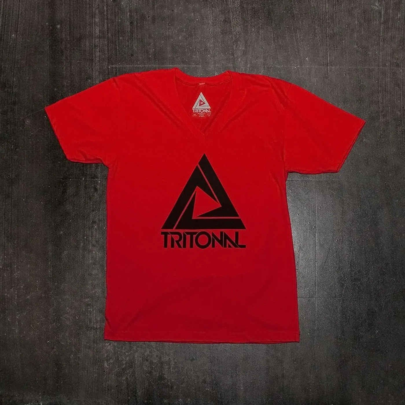 TRITONAL LOGO V-NECK | RED