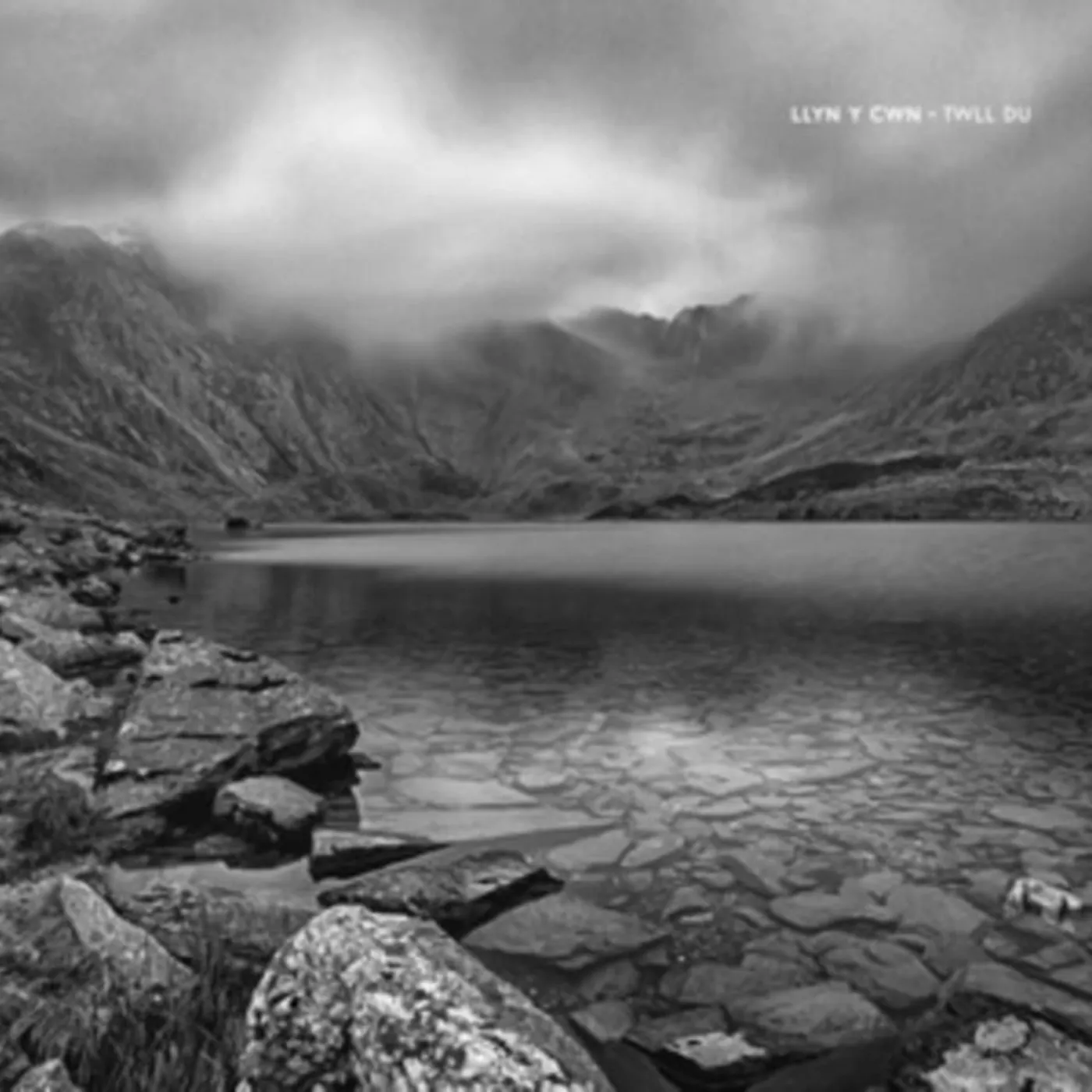 Llyn Y Cwn CD - Twll Du (6-Panel Digipack)